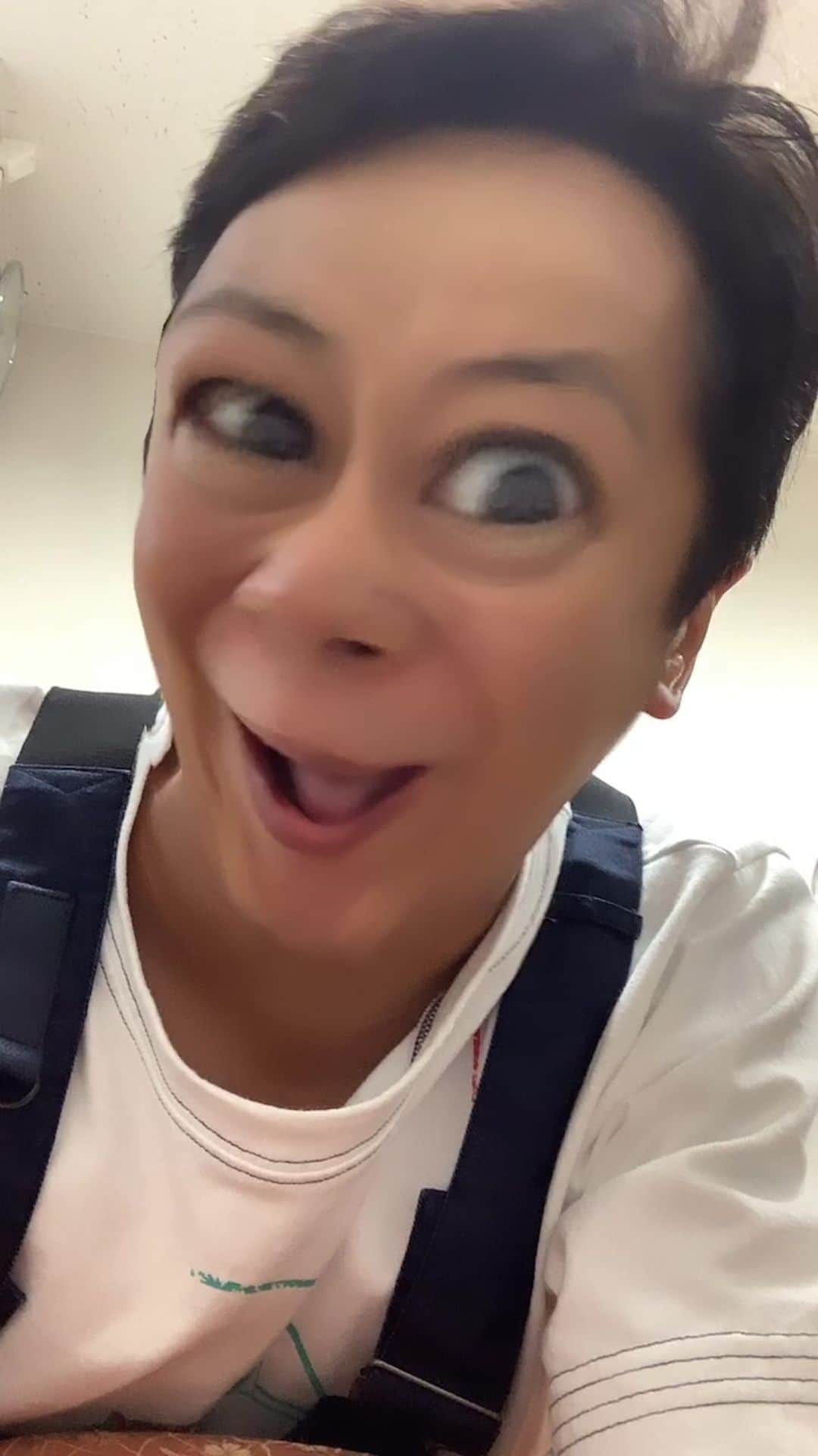 金子貴俊のインスタグラム：「夏の終わりと共に 我も終わりだな  これ怖いですね。 すみません。  #夏の終わり #変顔 #リール」