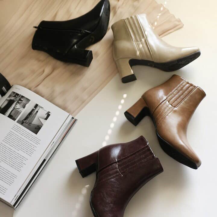 AmiAmi（アミアミ）Shoes Shopさんのインスタグラム写真 - (AmiAmi（アミアミ）Shoes ShopInstagram)「. . 商品番号：ts7262 スクエアトゥショートブーツ . . スクエアトゥに太めのヒールで 安定感◎なショートブーツ☺︎ 9月4日より発売の新作です🌾 . . @amiami_shoes  #アミアミ#アミアミシューズ #ショートブーツ#ブーツ #スーパーSALE#ママコーデ #ママファッション#プチプラ #r_fashion#fashion」9月2日 15時25分 - amiami_shoes