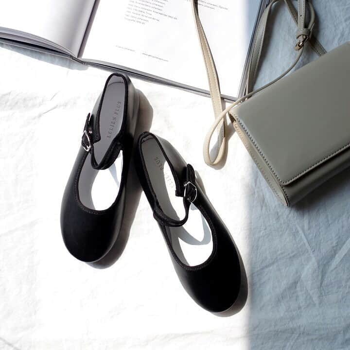 AmiAmi（アミアミ）Shoes Shopのインスタグラム：「. . 商品番号：fx2021 トレンドのカンフーシューズ♥️ . . 1,990円！と、超プチプラです☺︎ 柔らか素材で履き心地も◎ ソックス合わせもおすすめ！ . . @amiami_shoes #アミアミ#カンフーシューズ #プチプラ#バレエシューズ #フラットシューズ#フラットパンプス #メリージェーンパンプス #r_fashion#ママコーデ#ママファッション」