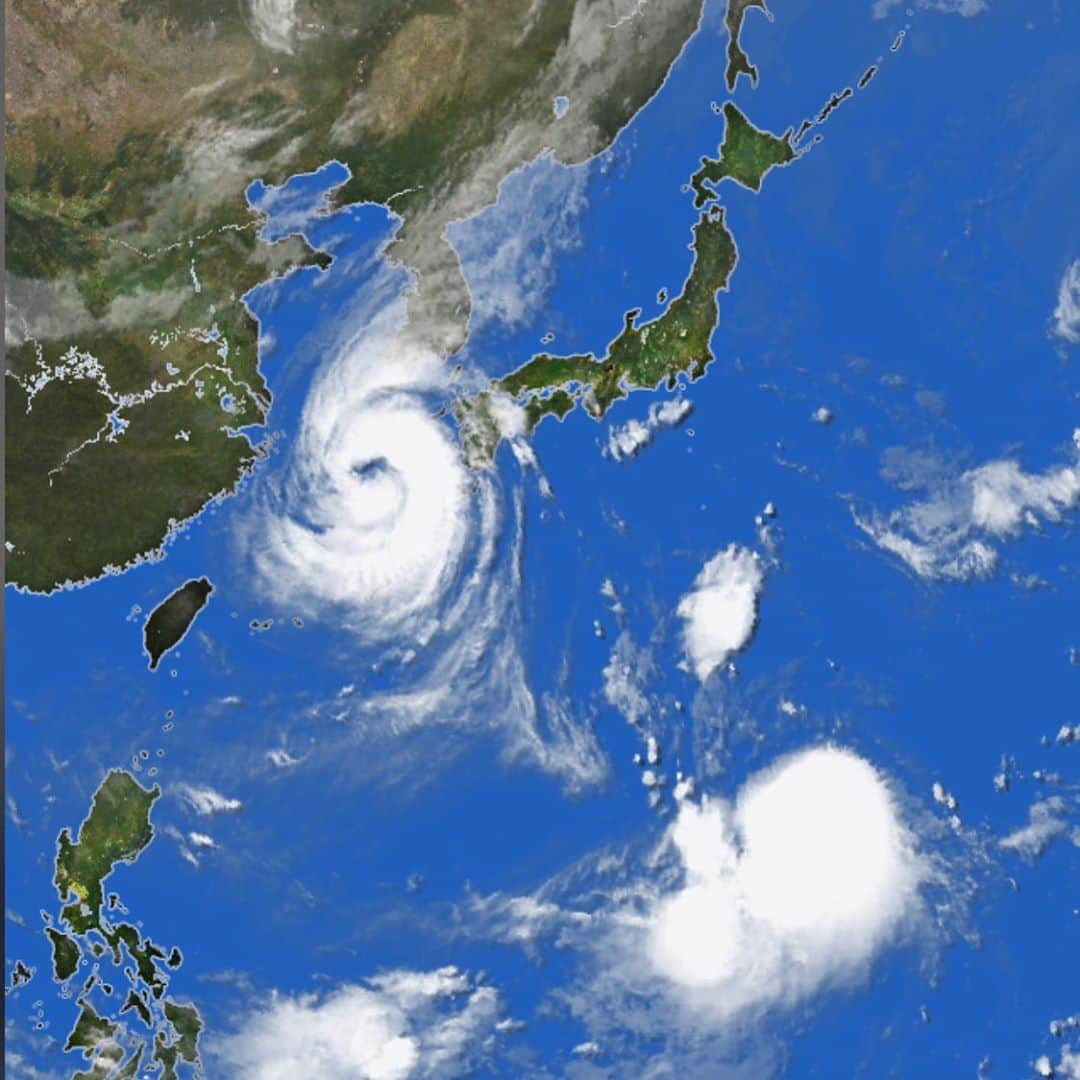 水木一郎さんのインスタグラム写真 - (水木一郎Instagram)「台風シーズン到来。亜熱帯化した日本の気候。海水温度が高いので大型台風の影響は避けられないかも⁈自然災害にはせめて備えあれば憂いなしで行くしかないね。 #台風シーズン #weathernwes #水木一郎」9月2日 7時17分 - ichiromizuki