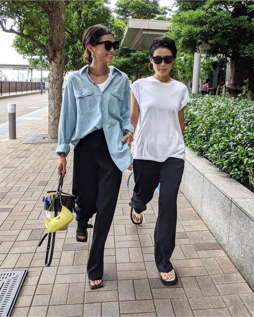 田中彩子さんのインスタグラム写真 - (田中彩子Instagram)「. このブラウス好きだな〜🤍 @chloe  . blouse...#chloe  jeans...#levis sandal...#chloe bag...#ayakobag  sunglasses...#celine  . . 写真2枚目↪︎ 細見えが過ぎる！とご好評いただいている . "Relax Pants"✨ . 履くだけで足が長く、そして体が泳ぐくらいの太さと少しの透け感(ペチコート付き)が足をほっそりと見せてくれる✨ お客様からも履くだけでカッコ良くなる！着痩せする！足が長く見える！涼しい！と嬉しいお声を多数いただいております🙏✨ ありがとうございます❤️ . ただいま再販売しております🙏✨ . まだまだ続きそうな猛暑🥵 快適にカッコ良くお洋服を着ませんか❤️ . . #madeinjapan  .」9月2日 7時18分 - ayako_tanaka_