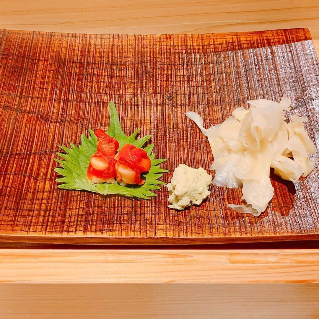 葉月里緒奈さんのインスタグラム写真 - (葉月里緒奈Instagram)「バタバタ金沢だったけど食べたいものは全部制覇。 #金沢グルメ#近江町グルメ#鮨#寿司#sushi#歴々#歴々近江町店 #さわらの西京焼き#アカニシ貝#コリコリ食感がたまらない #白海老#たこの柔らか煮#ガスエビ#茶碗蒸し梅餡#中トロ#平貝の磯辺焼き #いくら#いくらおかわり #ノドグロ巻き#白ワインと共に#輪島のワイン#赤酢のシャリ #さっぱりだからいくらでも食べれちゃう#食べた食べた#呑んだ呑んだ#金沢最高#rionahazuki」9月2日 7時19分 - riona_hazuki