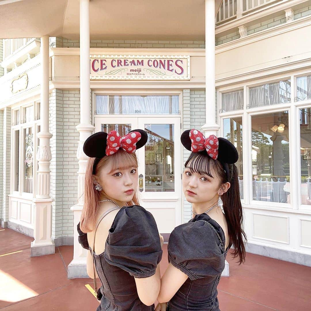 のあぽさんのインスタグラム写真 - (のあぽInstagram)「ㅤ ㅤㅤㅤㅤ ㅤ ㅤ ICE CREAM CONES 🍨🤍 ㅤ ㅤㅤ ㅤㅤㅤ ㅤ ㅤ #disney #disneyland #ワールドバザール #ディズニー #ディズニーコーデ #ディズニーランド #ディズニーフォト #ディズニーフォトスポット #フォトスポット #夢の国 #夢の国コーデ #ミキミニ #ミニミニ #ディズニーカチューシャ #ljk #jkブランド #双子コーデ #instagood #instafashion #いいね返し #lfl #fff #お洒落さんと繋がりたい」9月2日 7時37分 - n33oa