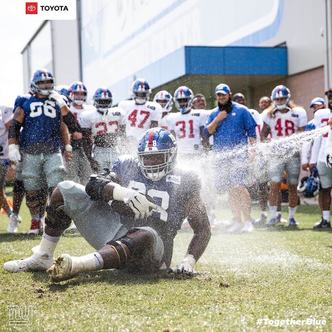 New York Giantsさんのインスタグラム写真 - (New York GiantsInstagram)「Name a better way to end practice... we’ll wait.   #TogetherBlue @drivetoyota」9月2日 7時49分 - nygiants