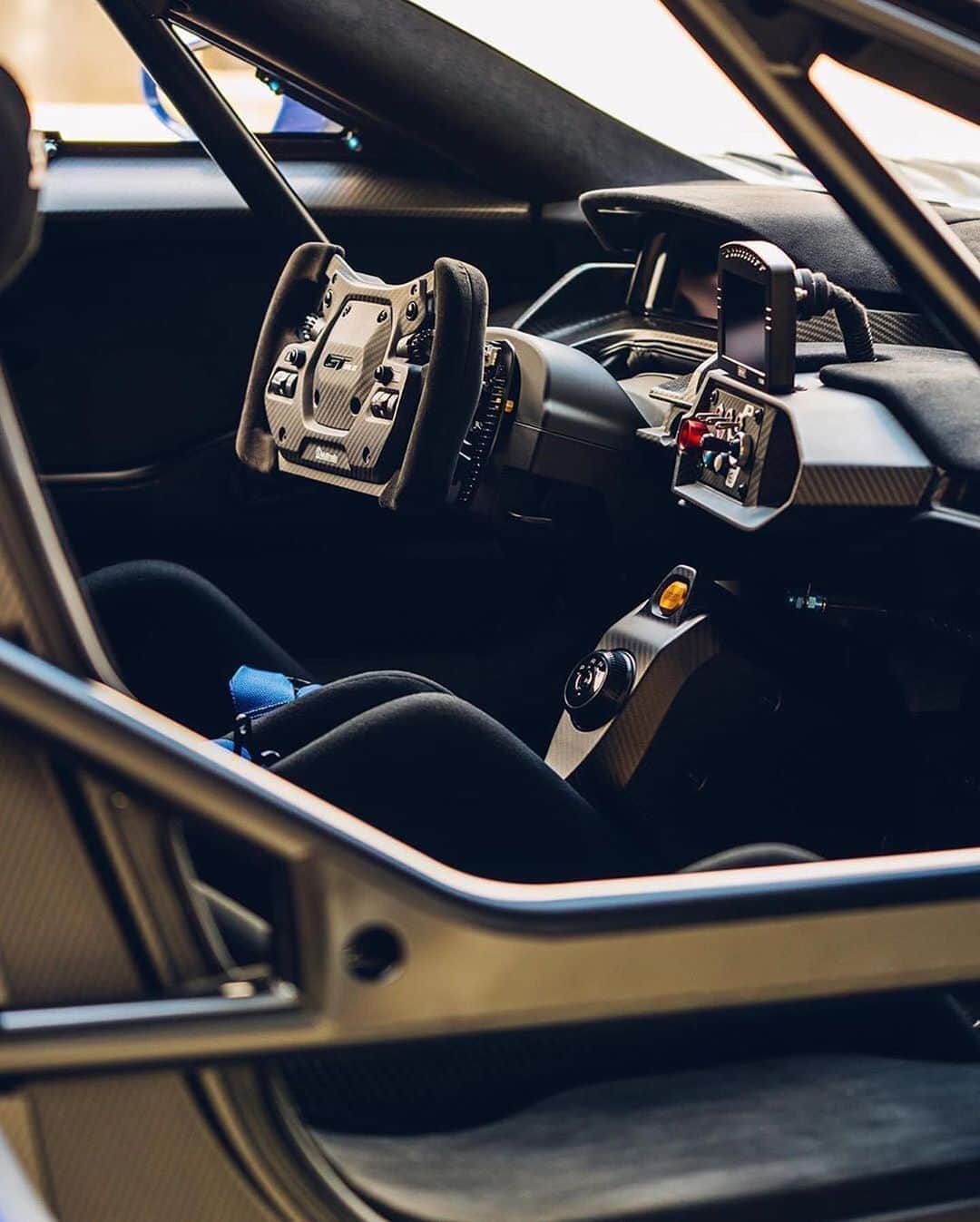 CarsWithoutLimitsさんのインスタグラム写真 - (CarsWithoutLimitsInstagram)「Ford GT #MK2  Photos @alexpenfold  #carswithoutlimits #fordgt #mk2」9月2日 8時24分 - carswithoutlimits