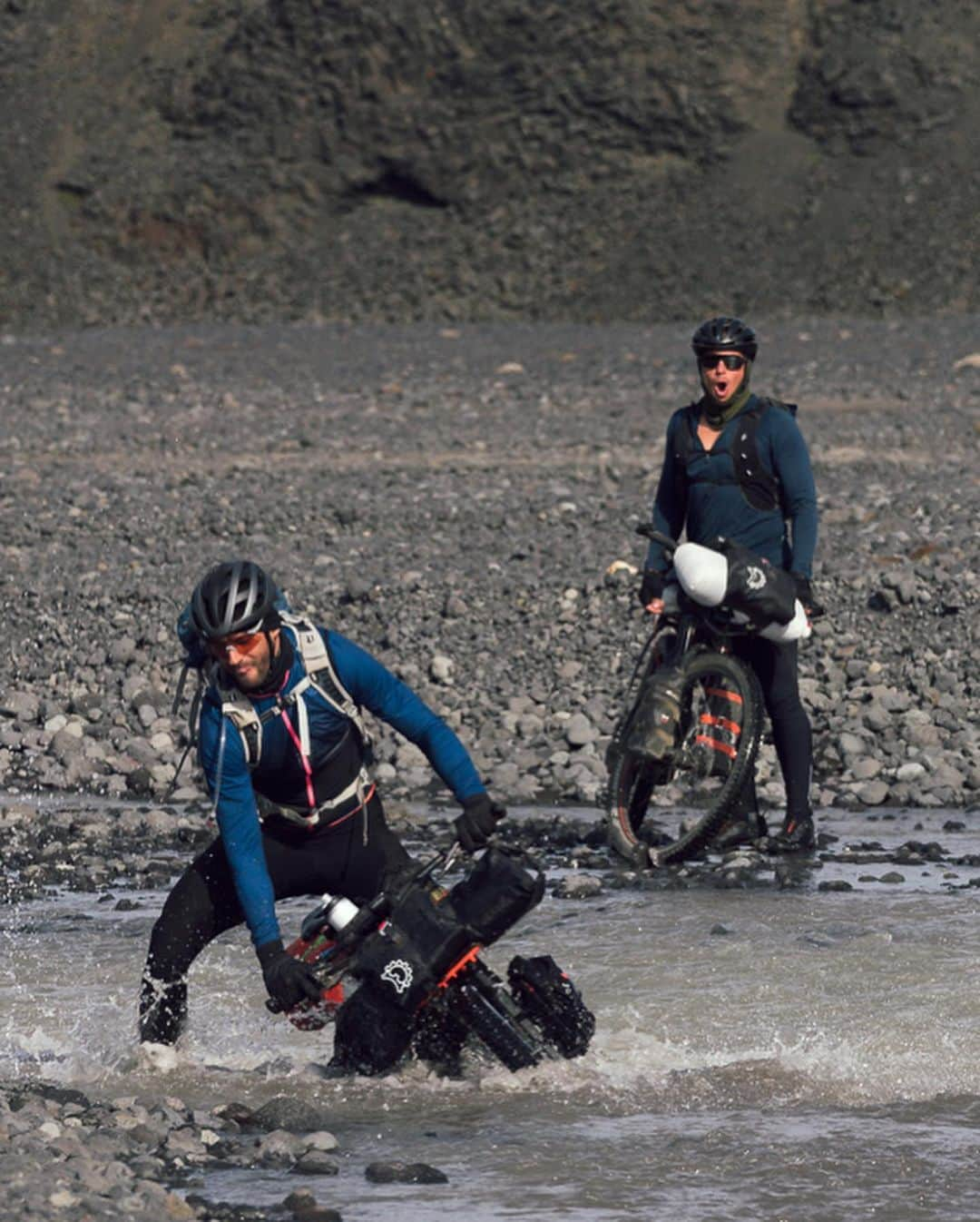 クリス・バーカードさんのインスタグラム写真 - (クリス・バーカードInstagram)「It Goes!  9 days & 975KM of dirt, snow, volcanic ash, river crossings sand, rock & tarmac from the furthest East to West point. A beautiful line straight through the heart of Iceland’s most rugged and formidable landscape- as close as you can get to all the major glaciers.  I’m so proud of the whole team- @emilybatty1 @ericbatty @adammorka for absolutely making this one of the best trips of my life. After a year of planning, scheming and mapping this route I am so grateful & humbled we were given a perfect weather window to complete it. We had massive workarounds, contingency plans and safety protocols in place... but in the end it all went smoothly as possible with no mechanicals and shockingly no real flats- the landscape was challenging enough and I am grateful we didn’t get the full brunt of Iceland’s weather on top of that. 🤯 Pushing & pedaling a 90LB bike is something we will not soon forget.   Our only hope is that this route is worthy of people going back and repeating it. All the details are in my @strava   Many thanks to @icelandair for getting our bikes there safely and to @lululemon @schwalbetires @srammtb @iamspecialized @tailfincycling @sonyxperia @sonyalpha for the support.  📷 @jordanrosenphotography」9月2日 8時33分 - chrisburkard