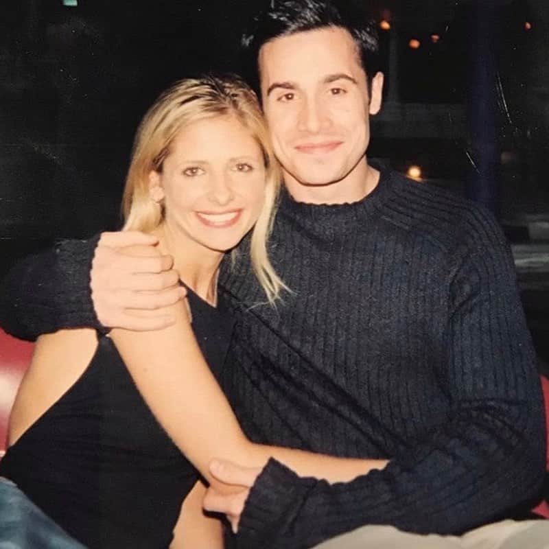 E! Onlineさんのインスタグラム写真 - (E! OnlineInstagram)「We...are head over heels in love with this couple. Happy 18 years FPJ & SMG. ♥️ (📷: Instagram/Getty)」9月2日 9時05分 - enews
