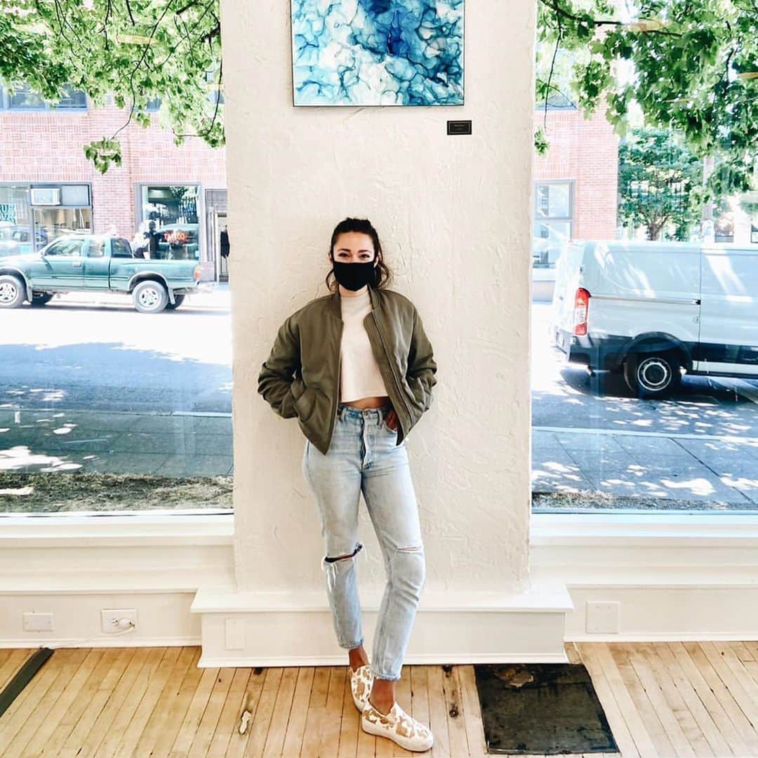 シービーズのインスタグラム：「Our Baja Platform Rancho is back for Fall. Swipe to see this best seller in action 😍 ⁣⁣ ⁣#showupinSeaVees  📸: @mksmalleyart @natalieflamm @simplyschweihs」