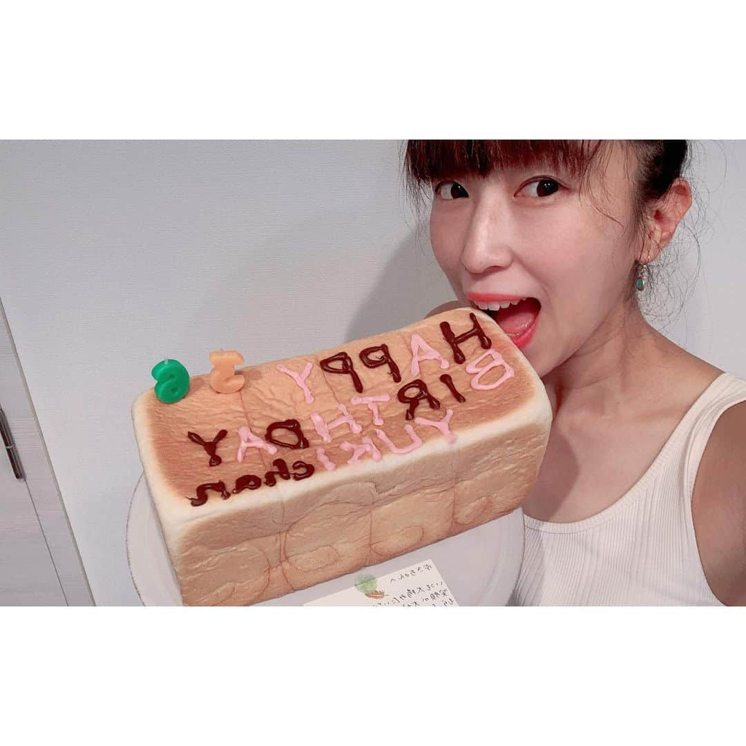 井出由起のインスタグラム：「#mybirthday #36歳  #感謝 #ありがとう #誕生日 #に志かわ  #食パン #バースデーケーキ  #お友達からのプレゼント  #嬉しい  #井出由起」