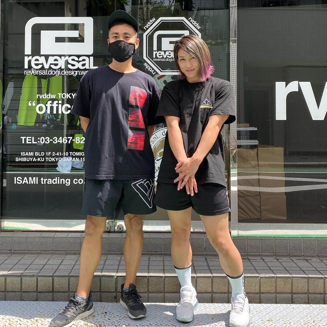 のインスタグラム：「with producer @bbjdc  since 10 years ago いつもありがとうございます 2枚目は初めて撮っていただいたときのだと思います。 #rvddw #happybirthday」