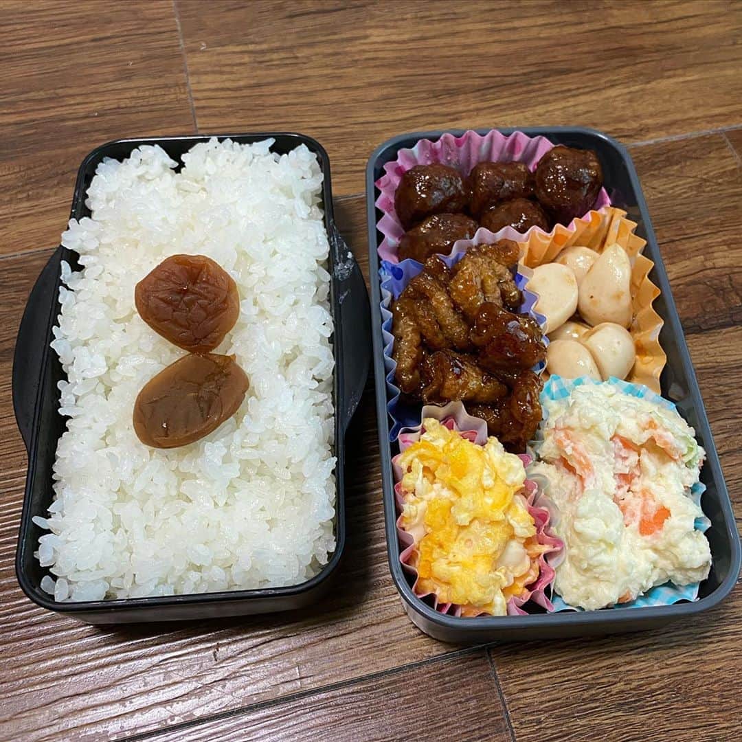 小田幸平のインスタグラム：「今日はしおさい球場で高知ファイティングドッグスと試合⚾️なので、朝5時30分から弁当作り🍱皆さん台風来てるので気をつけて下さい。#愛媛マンダリンパイレーツ#高知ファイティングドッグス#しおさい球場#はげch#弁当#早起き」