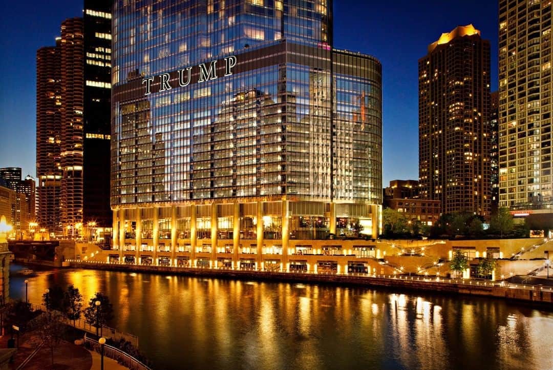 トランプ・ホテルさんのインスタグラム写真 - (トランプ・ホテルInstagram)「The team at @trumpchicago took over our main page today! Check out our story for an inside look into our iconic downtown Chicago hotel #TakeoverTuesday」9月2日 9時42分 - trumphotels