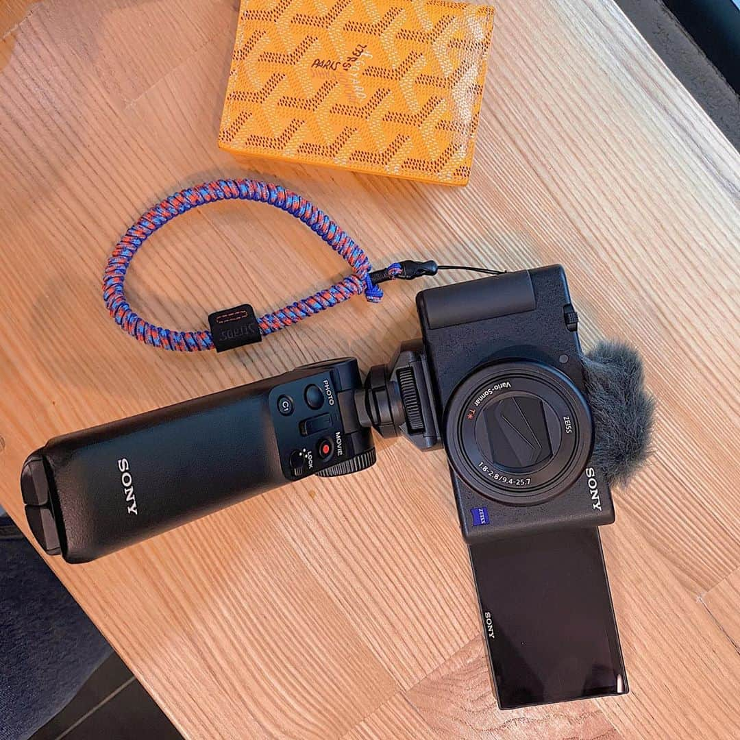 COCO さんのインスタグラム写真 - (COCO Instagram)「#협찬 #소니코리아  new camera for vlogs ◡̈  오늘 부터 잘부탁해🖤 #zv1 #븱 #sonyzv1 #브이로그  *이 포스팅은 소니코리아 ZENZ 앰배서더 체험단 활동을 위해 소니코리아로부터 제품 대여 및 활동비를 지 원받아 진행되었습니다.*」9月2日 9時46分 - rilaccoco