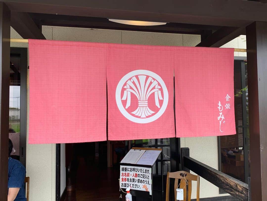 SUSURUさんのインスタグラム写真 - (SUSURUInstagram)「埼玉県・久喜市にて、去年最も話題になったつけ麺をいただきました🍥 麺にかかっているのは海苔だし！自家製の中細麺に絡まる磯感がたまりません。 ほんのり甘味と酸味のあるつけ汁は麺をスルスルといただけるさっぱり味で激ウマ😍 上品さの中にノスタルジックな雰囲気もあり、全体のバランスもとても良い一杯でした。 今度はラーメンもいただきたいです！ #susuru_tv #1710日目 #食煅もみじ #久喜市 #埼玉 #特製つけそば #超うまい  #ラーメン #らーめん #ramen #ラーメン部 #ramennoodles #毎日ラーメン生活 #麺スタグラム #japaneseramen #japanramen #foodstagram #foodie #noodles #instanoodle #instaramen #instafood #susururecommended #つけ麺 #つけめん #埼玉つけ麺 #埼玉ラーメン」9月2日 9時50分 - susuru_tv