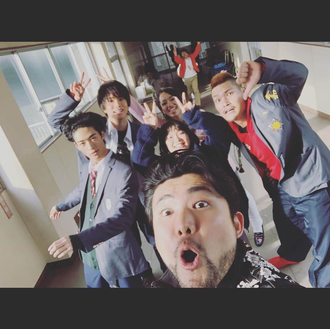 豊原江理佳のインスタグラム：「ドラマ特区『ホームルーム』 オフショット④  休み時間編  #ドラマ特区ホームルーム #山田裕貴 #秋田汐梨 #ロケ #休憩時間」