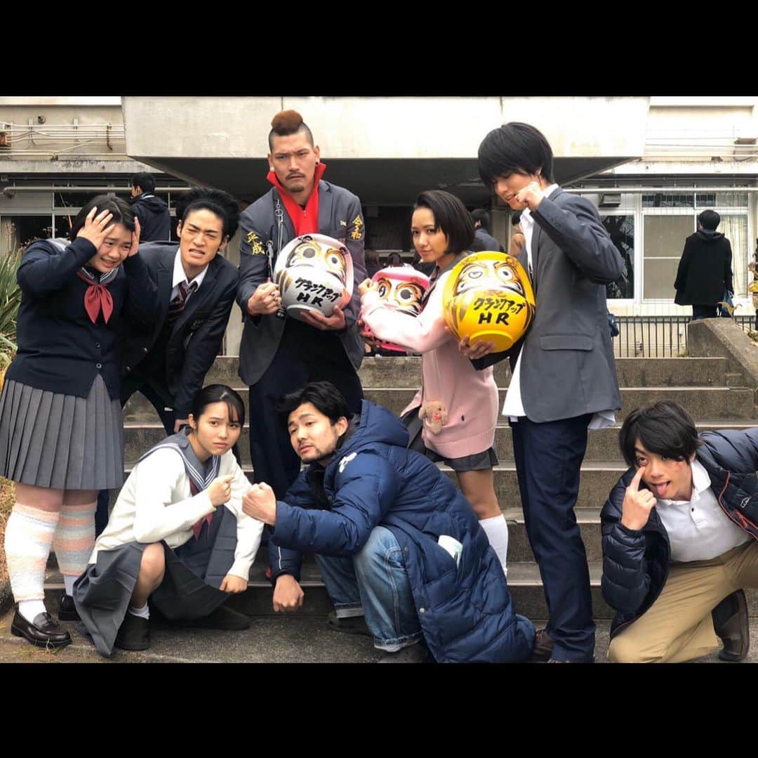 豊原江理佳のインスタグラム：「ドラマ特区『ホームルーム』  オフショット⑤  クランクアップ編  #ドラマ特区ホームルーム  #山田裕貴 #秋田汐梨 #豊原江理佳 #山本きらら」