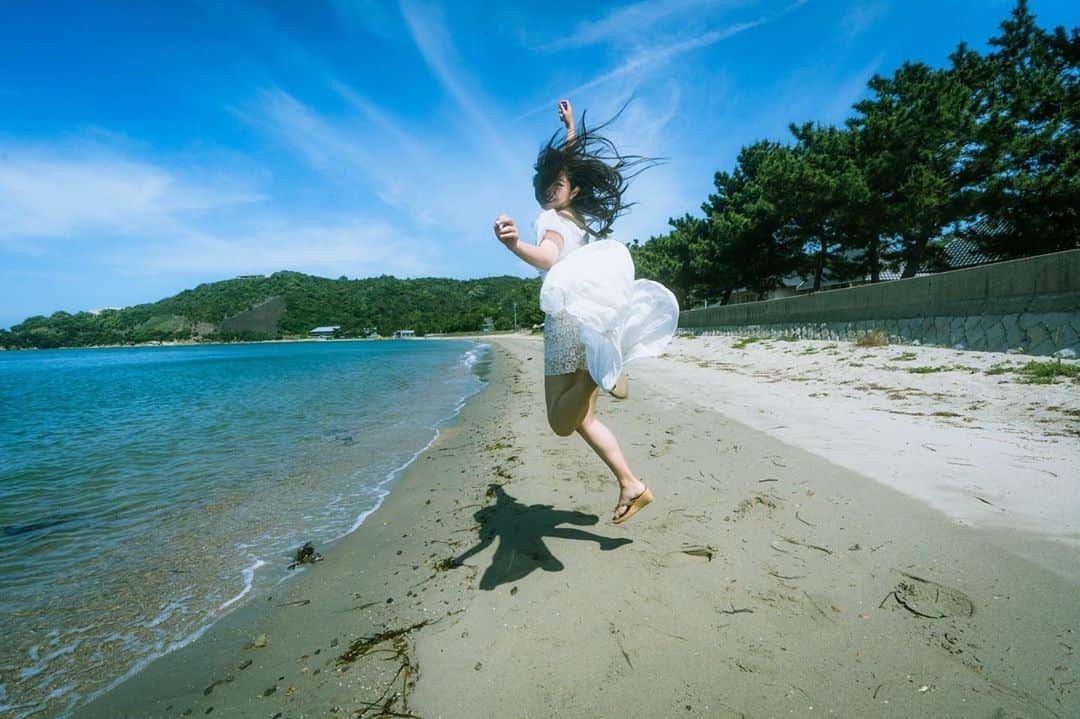 のインスタグラム：「飛び出せ！夏！ #igers  #japan_photo_now #good_portraits_world  #closeupphotography  #closeup_archive  #500px  #1x #team_jp_  #art_of_japan_  #lovers_nippon  #ig_phos  #tokyocameraclub  #instagramjapan  #japan_of_insta  #japan_art_photography #instagram #igersjp  #ig_japan #ビジョビ  #instalove  #officelady」
