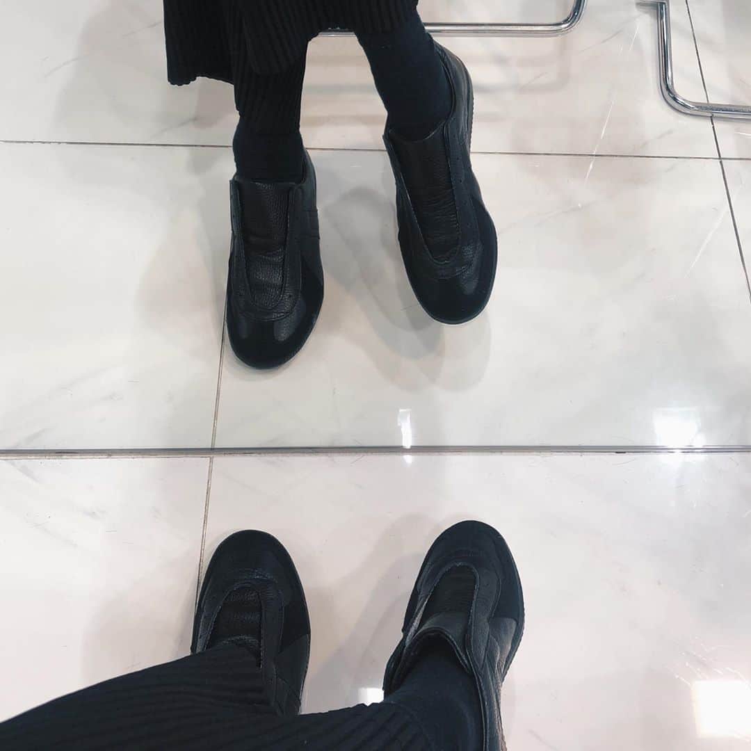 金田和樹のインスタグラム：「無駄を省くをテーマにしてたら靴紐が無くなってました。 #reproductionoffound #シューレースなし」