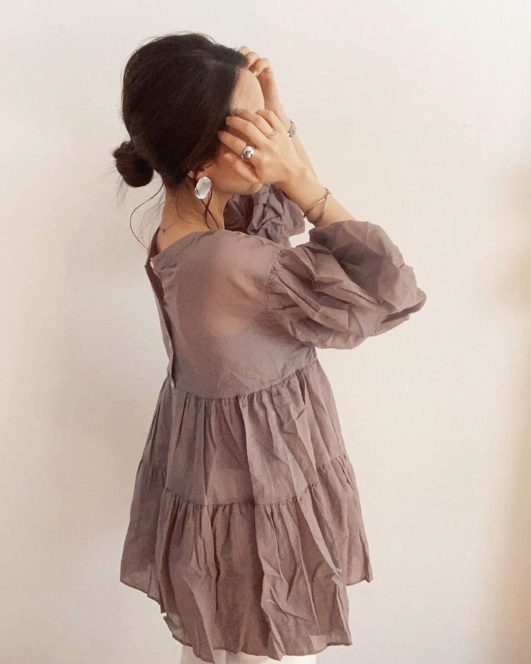rats1316のインスタグラム：「・ 前後横どこから見てもシルエットが可愛い @arholiday のトップス🤎 前後2wayなので羽織として着ても◎ ・ ZOZOTOWNでクーポンキャンペーン開催中なので要チェックです🔎 ・ #arholiday#アンティローザホリデー#arholiday_ootd   #ママ#ママコーデ#ママファッション#code #ootd#outfit#mamagirl#北海道ママ#札幌ママ#三児の母#プチプラコーデ#今日のコーデ#ママライフ#ロカリ#スナップミー#mineby3mootd#ponte_fashion#4yuuu#きょコ#今日の服#大人カジュアル#主婦#男の子ママ #ビュースタグラマー#mamagirl_sugotoku」