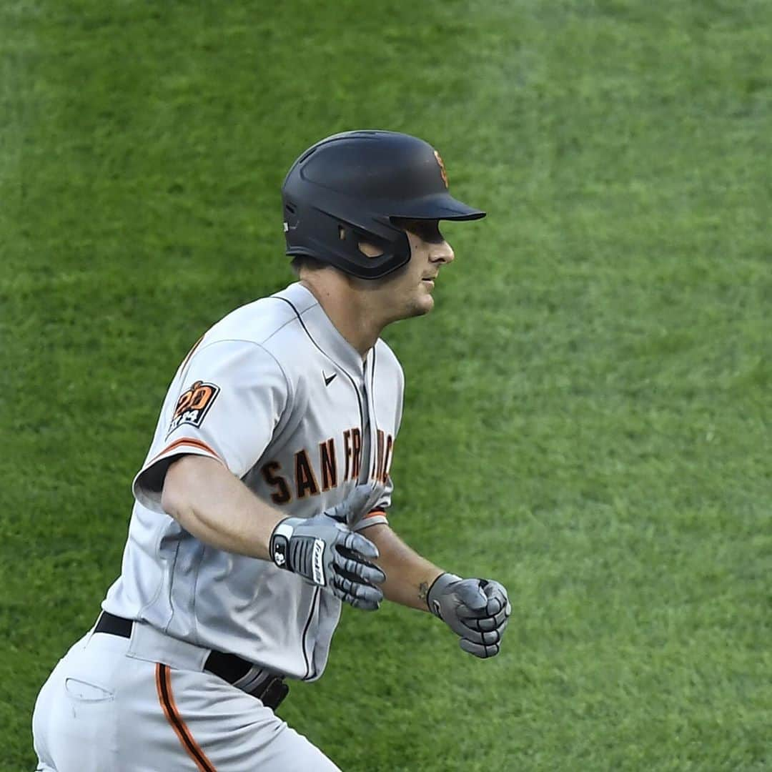 サンフランシスコ・ジャイアンツさんのインスタグラム写真 - (サンフランシスコ・ジャイアンツInstagram)「He hit this a mile high. (Pun intended) 🏔 #SFGiants」9月2日 10時21分 - sfgiants