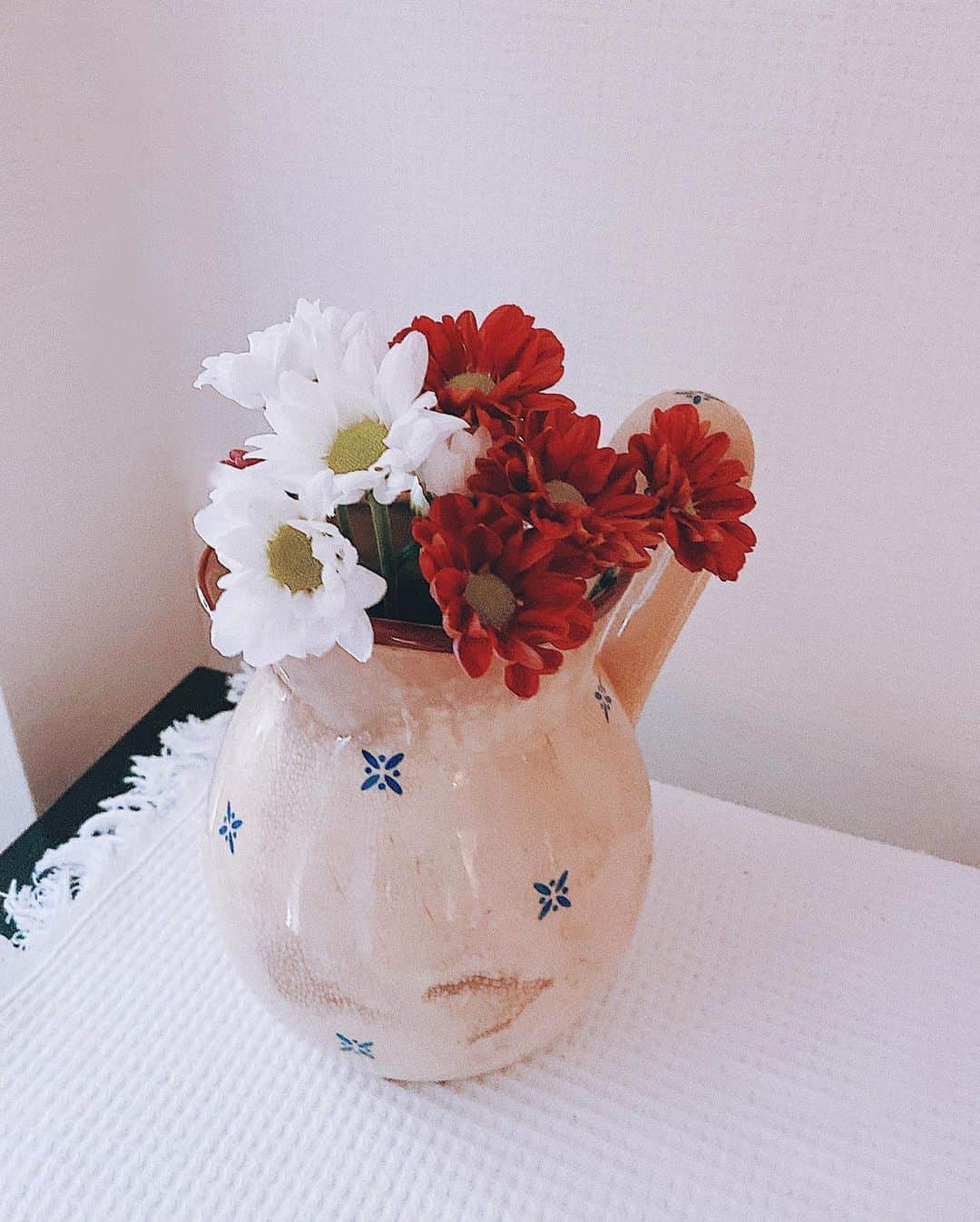 林田岬優さんのインスタグラム写真 - (林田岬優Instagram)「antique flower vase🌹」9月2日 10時21分 - miyu_hayashida