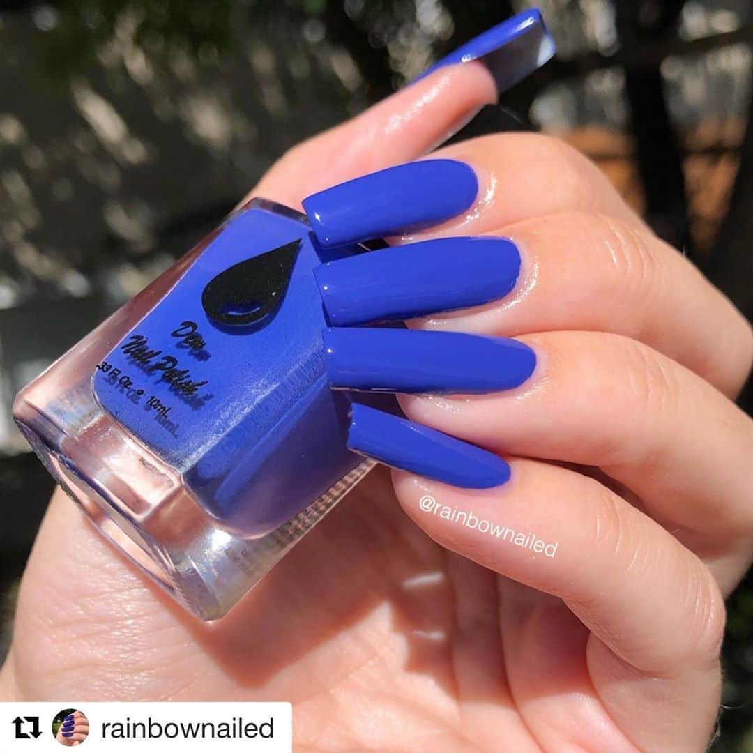 Nail Designsさんのインスタグラム写真 - (Nail DesignsInstagram)「#Repost @rainbownailed  ・・・ [Gifted/PR] Swatch of @dewnailpolish Twinkle ✨💙 You guys!!! Okay I rarely get hype for creme polishes but I’m not joking I was so so impressed by this polish. It was almost a one coater?!? I’m wearing two coats here for complete opacity!!! This polish is so opaque, yet not too thick for application. Super easy to apply and self-levelling. And guys these polishes are SO affordable!! $4 USD like what??? Seriously so impressed by Dew Nail Polish. They are vegan, cruelty-free, and 10-free as well 💞💞 Swipe for more pics 😘 — Check out my story highlights to see my nail art in motion ✨ — Details: ✨ Base coat - @unt.global Ready for Takeoff ✨ Polish - @dewnailpolish Twinkle ✨ Top coat - @essie speed-setter  #nails #nailart #essie #nailsofinstagram #nailpolish #nailinspo #naturalnails #nailspafeature #nailgoals #summernails #summernailart #nailsonfleek #naturallongnails #polishpositivity #swatch #nailswatch #polishswatch #swatcher #swatchandreview #indiepolish #dewnailpolish #cremepolish #bluepolish #glossynails #cremenails #pr #polishreview」9月2日 10時35分 - nailartfeature