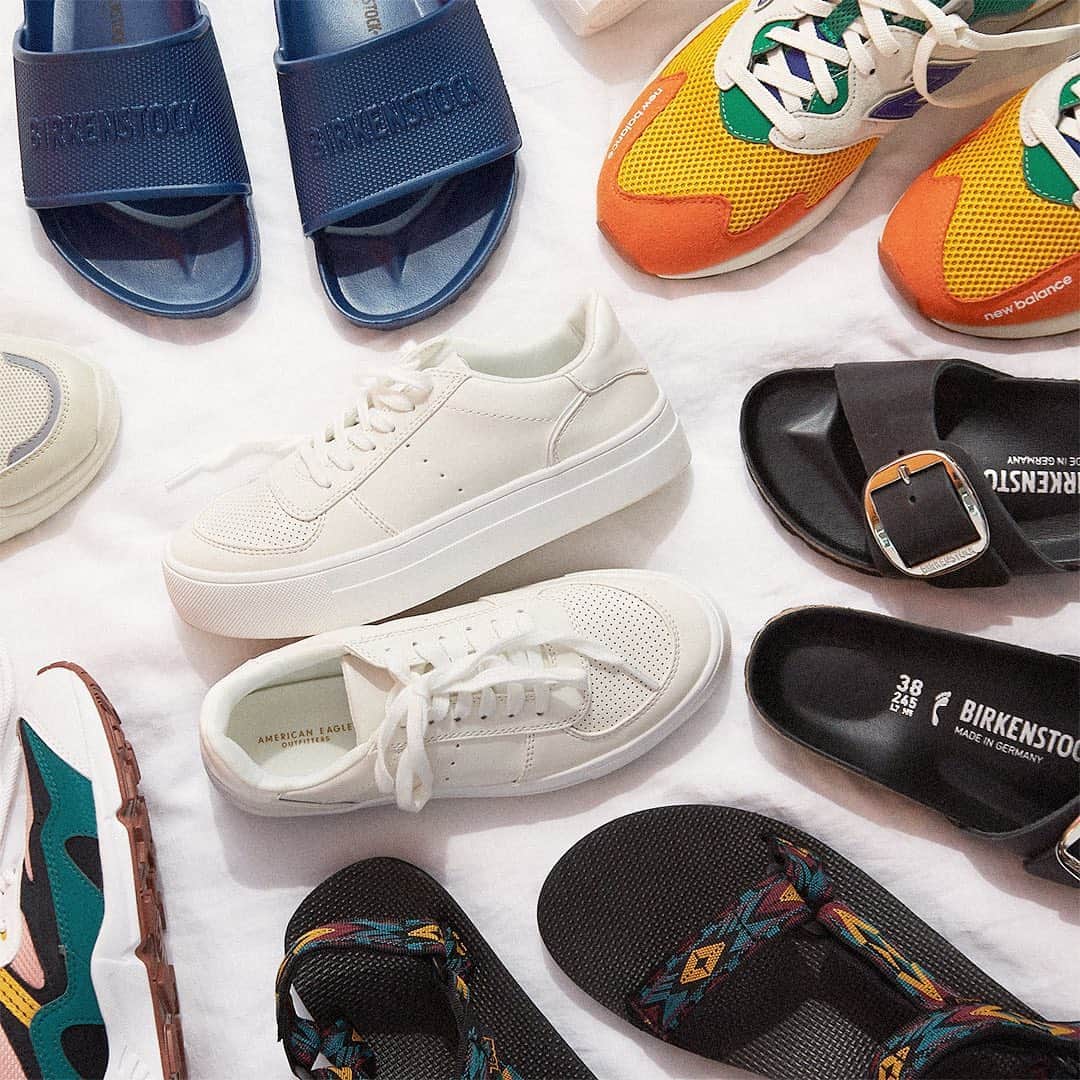American Eagleさんのインスタグラム写真 - (American EagleInstagram)「Sneakers, slides, or sandals...which are you choosing? Let us know 👇」9月2日 10時35分 - americaneagle