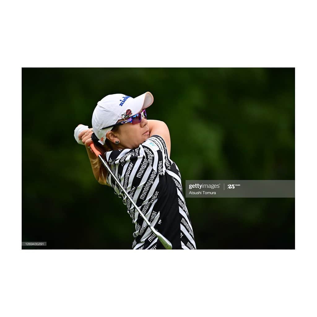 宮里美香のインスタグラム：「*** ニトリレディスゴルフトーナメント⛳️ 沢山の応援メッセージありがとうございました！！ . 大変な状況の中、大会を開催して頂いた主催のニトリ様、そして大会関係者の皆様。本当にありがとうございました！ . . 決勝ラウンドには進みましたが、最終日はセカンドカットになりプレーできずに終わってしまいました。小樽を攻略をしたかった💦 また、来年リベンジしたいと思います！ . . 今週は岐阜で行われる、 GOLF5レディストーナメントです！ 暑さに負けず頑張ります😎💪 . . #golf #jlpga #ニトリレディスゴルフトーナメント」