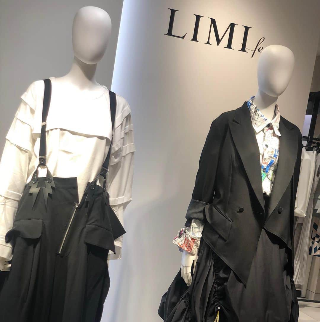 山本里美のインスタグラム：「本日より、大阪　梅田大丸6階に新店舗をオープン致しました。 どうぞ宜しくお願いします🤘　#limifeu」