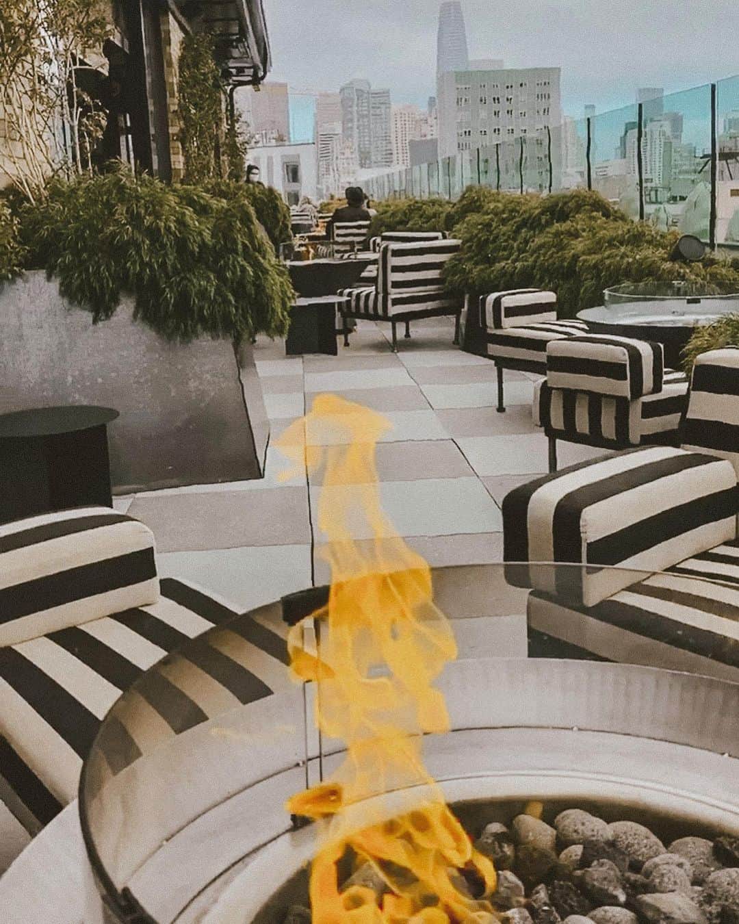 Aylen Aさんのインスタグラム写真 - (Aylen AInstagram)「Views, fire & drinks 🍹」9月2日 11時00分 - aylen25
