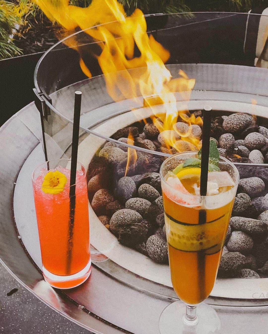 Aylen Aさんのインスタグラム写真 - (Aylen AInstagram)「Views, fire & drinks 🍹」9月2日 11時00分 - aylen25