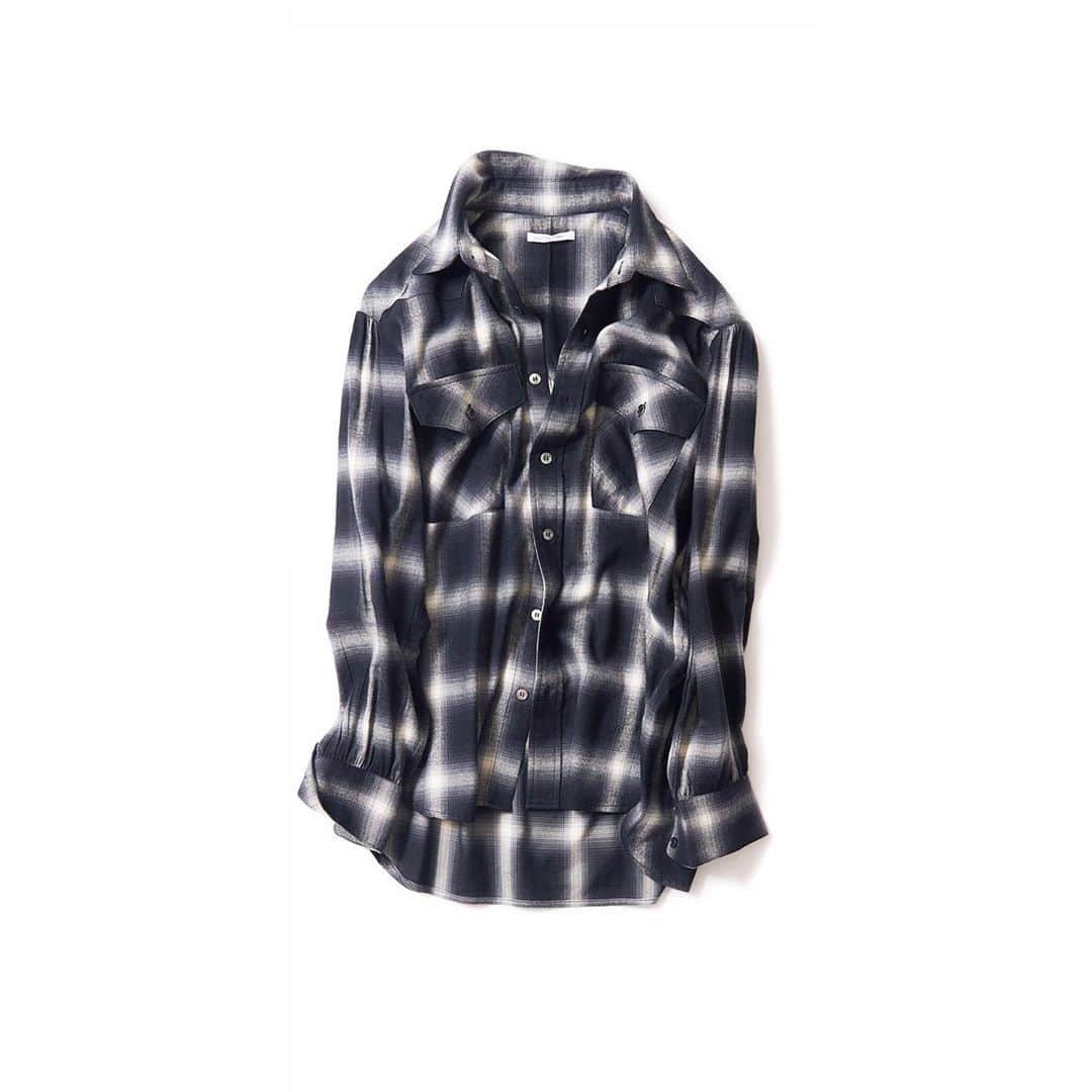 のインスタグラム：「・ New♦️Arrival・ ・ ♦︎COUTURE　D’ADAMクチュール・ド・アダム /オンブレウェスタンシャツ（BLACK) ・ コットンとレーヨンをブレンドした、大人のチェックシャツ。 アメリカのメンズのウエスタンシャツをベースに、程よくギャザーを加えることで、女性らしさをプラスした上品な一枚。 広めにボタンを開けて抜き衿で着て頂いたり、裾口をインして背中に丸みを持たせコクーンシルエットでもお楽しみ頂けます。 オーバーサイズシルエットなので、さらりと羽織ってレイヤードスタイルとしてもオススメのアイテムです。 ・ #kkcloset #kkshop #菊池京子 #kyokokikuch #coordinate #code #ootd #outfit #kotd #カジュアル #style #fashion #ファッション #秋冬 #handsome #black #blackandwhite #shirt #chic #relax」