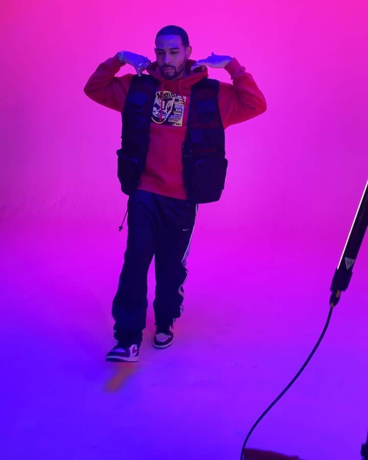 のインスタグラム：「Photographer: “stay still” Me: “say less”」