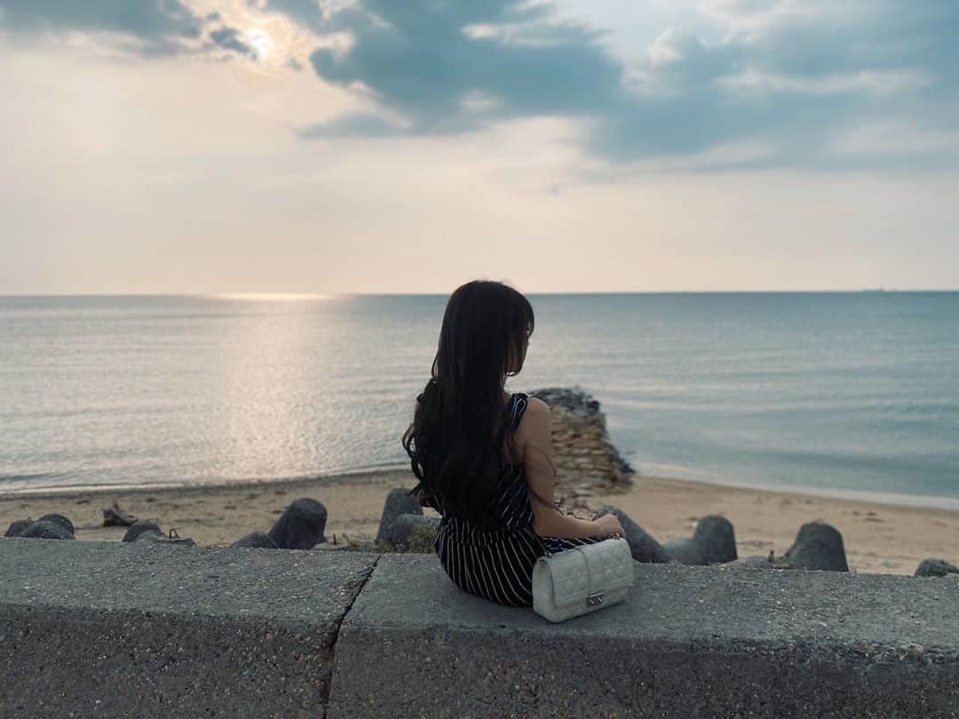 高辻千夏さんのインスタグラム写真 - (高辻千夏Instagram)「🐚﻿ ﻿ ﻿ 淡路島に行ってきた🚗 ³₃﻿ ﻿ ﻿ お目当てはイタリアン🍅﻿ ﻿ @garbcosta_orange  ﻿  曇ってたから、綺麗な夕陽は見れなかったけど﻿ ﻿ オーシャンビュー最高です…❤︎﻿ ﻿ ﻿ お料理も全部美味しかった！﻿ パスタがめちゃくちゃもちもちで、ソースも美味しい🍝✨﻿ ﻿ ﻿ 予約して、日没前に行くのがおすすめ🤤！﻿ ﻿ ﻿ ﻿ もう少し涼しくなったらまた行きたいなぁ〜〜﻿ ﻿  #ガーブコスタオレンジ #garbcostaorange #淡路島 #淡路島旅行 #淡路島グルメ #淡路島カフェ #淡路島ランチ #夕日カフェ #夕日が綺麗 #オーシャンビュー #オーシャンビューカフェ #テラスカフェ #タビジョ #tavijo #旅行 #旅行好き女子 #아와지시마 #일본 #일본여행 #여행스타그램 #석양 #카페스타그램 #먹스타그램 #좋아요반사」9月2日 11時47分 - chinatsujk