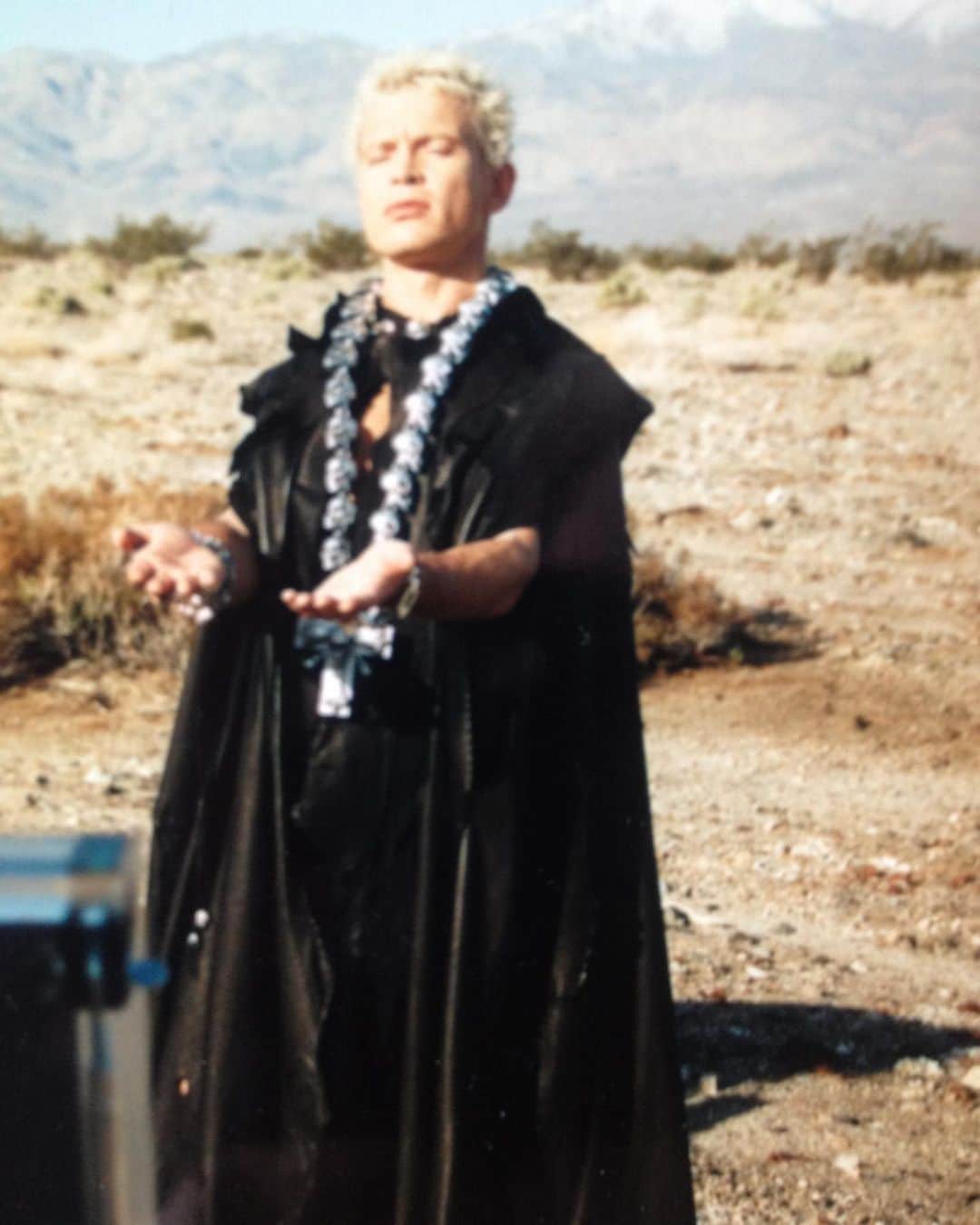ビリー・アイドルさんのインスタグラム写真 - (ビリー・アイドルInstagram)「#cyberpunk album photo shoot 🏜 Death Valley ‘93 - BFI」9月2日 11時53分 - billyidol