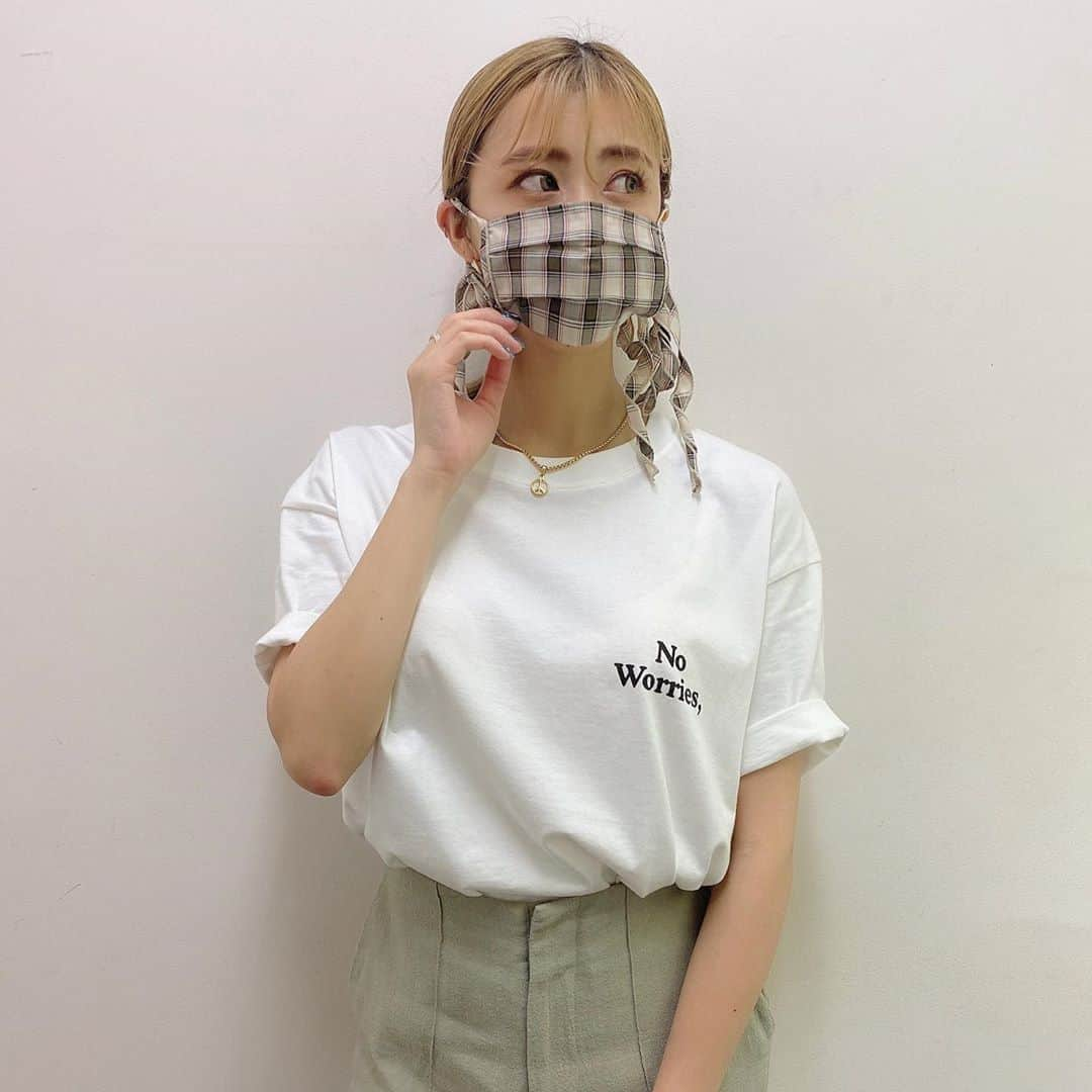 夏焼雅さんのインスタグラム写真 - (夏焼雅Instagram)「@saekoofficial sanのcharityTシャツ♡ @_thinktheday  white+beigeの2color選びました🌻 mask setとってもかわいい♡  マスクは洗って何度も使えるし、このマスクのかわいい使い方をインスタLIVEで紗栄子さんがやっているのを見ていたので、真似してみようと思います♡☺️ ポニーテールにしてリボン巻き付けるアレンジとか可愛かったなぁ〜♪  #紗栄子 さん #チャリティーtシャツ  #thinktheday  #charity  #mask  #🌎 #😷」9月2日 11時56分 - miyaaa0825