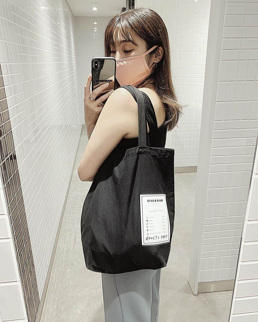 畑中奈緒美さんのインスタグラム写真 - (畑中奈緒美Instagram)「・ 最近ずっとこのトートバッグ👜 除菌グッズやら汗対策グッズやら荷物多くても余裕で入るからぽんぽん入れちゃってる😛・ ・ ・ #DIVAandRAM #totebag #bag #エコバッグ #トートバッグ #バッグ #ディーヴァアンドラム」9月2日 12時00分 - hatanaka_naomi