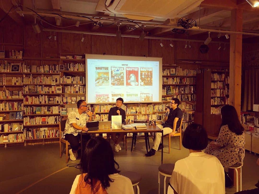 のインスタグラム：「BRUTUS40周年トークイベント第3弾は「編集の学校」っていい加減なタイトルつけて、編集部の本音あれこれ。本屋B&Bの現場は制限で10数人だったけど、反応があると格段に話しやすいね。オンラインでは170人も観てくれたそう！ うれしくてふだん見せない企画リストとか見せてしまった。 #BRUTUS #40周年」