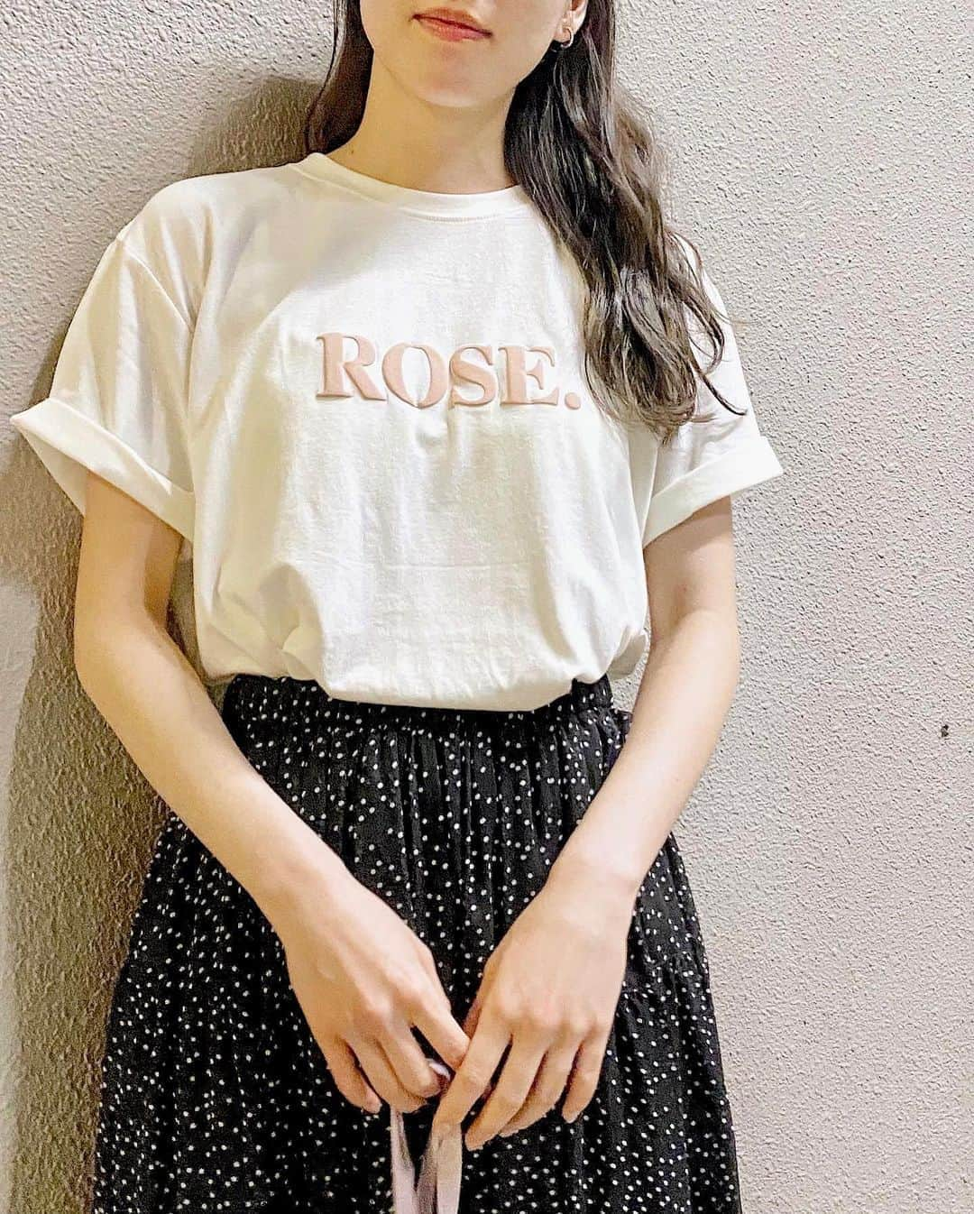 布川桃花さんのインスタグラム写真 - (布川桃花Instagram)「@maison.marble のRose Tee🍑﻿ ﻿ ロゴが浮き出ていて可愛い❤︎﻿ 生地が柔らかいから着心地めちゃめちゃ良い😚﻿ ﻿ わたしのはIVORYでPINK、MINTもあるよ🌱﻿ ﻿ #momoka_fashion﻿ #メゾンマーブル #大人可愛い #可愛いコーデ﻿ #tシャツコーデ #プチプラファッション﻿ #肌触り #pr #トリドリベース」9月2日 12時12分 - momoka_fukawa