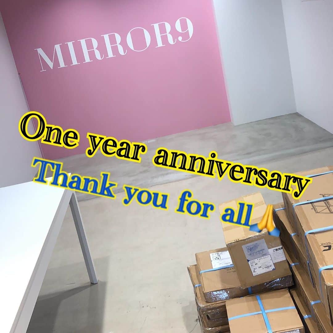 道木優輝さんのインスタグラム写真 - (道木優輝Instagram)「. お陰様で9月2日で1周年を迎える事が出来ました。 . 都内には数え切れないぐらい沢山のジムがあります。そんな中僕のジムを選んでくれた会員様には本当に感謝しています。ありがとうございます。 . そして独立の手助けをしてくれた  @coco_mirror9  本当に寛大な心優しいちーちゃん。 . そして @mirror9official  の素敵な最高な仲間達。 . 沢山のアドバイスを貰い本当に何度も救われました。感謝してます。本当にありがとう！ . そしてオープンから一緒に頑張ってくれて支えてくれた @mi_taku  本当に沢山の縁を繋いでくれて、ジムを軌道にのせてくれました。本当はずっと一緒に働きたかったけど、こればかりは自分は強要出来ないし、また昼職したくなったら、いつでも待ってる！本当にありがとう！ . そして家族、友人、先輩、後輩、沢山の人に僕は支えられてここまでくる事が出来ました！本当にありがとうございました！  そして今日から改名します。 MR9GYMからDG2GYMに店名が変わります。 これも今後このジムを成長させていく為です。 来年度には福井県に2店舗目を考えています。 . これからも自分らしく1歩ずつ、周りの仲間に助けてもらいながら、素敵な2周年を迎えれるようまた１年頑張ります！ . 今後とも宜しくお願い致します。 . #長くなってすいません #熱くなってすいません #夜中だったしちょっと気持ち強め #照れ #店名を考える時間が無くて名字使っちゃいました #MR9GYM #DG2GYM #1周年 #感謝 #パーソナルジム #ドギトレ #ヒップアップ #ボディメイク」9月2日 12時06分 - dogidogi_fitness22