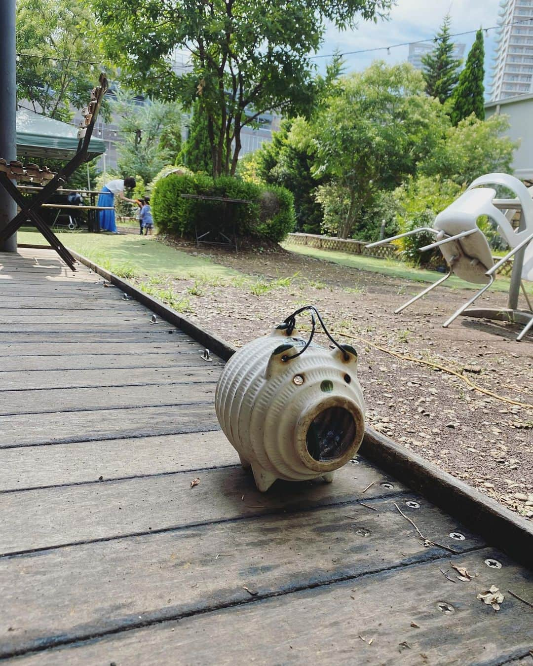 真坂美帆さんのインスタグラム写真 - (真坂美帆Instagram)「⋆❁.* ・ カフェめぐり…♡ ・ 豊洲駅からご紹介するカフェ、その②CAFE;HAUSには テラス席と…♪ わたしの後ろの方にある敷地ではバーベキューを楽しんでいる方々がいました🍖🌽🍄🔥✨ ・ CAFE:HAUS (カフェハウス) @cafehaustoyosu  営業時間 11:30～23:00  ランチ 平日11:30～15:00  定休日なし ・　 ・ なかなか遠出はできないけど…😢 なんてこともあるけど ここでなら家族でも楽しめそうです(*^^*) ・ Tops: @lerevevaniller  Bottoms: @theory_jp  ・ ・ #cafe #café #cafehaus #ootd #カフェ #カフェハウス #カフェ巡り #カフェめぐり #カフェ好き #カフェ好きな人と繋がりたい #東京カフェ #豊洲カフェ #癒しカフェ #テラス席 #bbq #バーベキュー #みどり #グリーンカフェ #コーデ #フェミニンコーデ #カジュアルコーデ」9月2日 12時20分 - miho.sakurazaka_mii