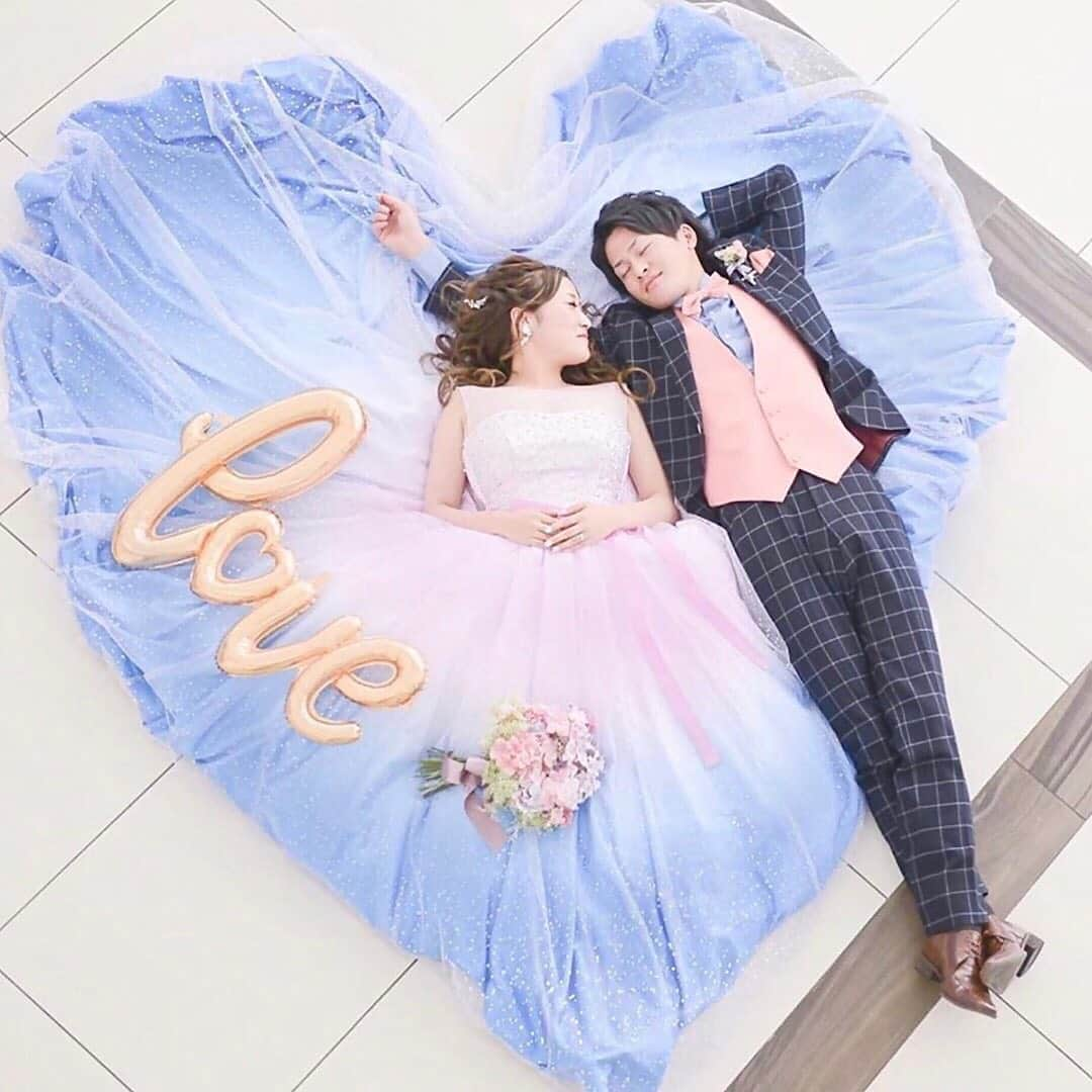 プレ花嫁の結婚式準備アプリ♡ -ウェディングニュースさんのインスタグラム写真 - (プレ花嫁の結婚式準備アプリ♡ -ウェディングニュースInstagram)「ハート型のスカートが可愛い♡お座り&寝転びショット５選💕﻿ ﻿ @weddingnews_editor まいにち150記事を配信♩アプリもよろしくね💕﻿ ﻿ ﻿ 📷本日のカバーPhoto🕊♩+ﾟ﻿ ﻿ ﻿ 1枚目： @lalachance_hiroshima 💕﻿ 2枚目： @ju_shigenaka_pl さん﻿ 3枚目： @arcenciel.osaka さん﻿ 4枚目： @arcenciel.luxenagoya さん﻿ 5枚目： @wk1103wd さん﻿ ﻿ ﻿ ご紹介する度に大好評の﻿ スカートをハート型にした﻿ こちらのショット💓﻿ ﻿ カバーはパープルドレス💜﻿ ﻿ ナチュラルな #リースブーケ も﻿ 引き立つ、とても可愛い﻿ フォトに仕上がっていますね🌿💕﻿ ﻿ 他のフォトも素敵なので﻿ ぜひスワイプ👉🏻してみてくださいね✨﻿ ﻿ ﻿ ......................................﻿ ❤️【WeddingNews情報】❤️﻿ ﻿ 本日新着のオススメ記事をご紹介します✨﻿ ﻿ ﻿ ①元プランナーが本気で解説！契約前～契約後まで使える節約術5選💕《お金・段取り》﻿ ﻿ ﻿ ②ナチュラル×上品♡葉っぱを使った席札のデザイン＆簡単DIY＊💕《DIY》﻿ ﻿ ﻿ ③フラワーカーテンが可愛すぎる♡高砂装飾におすすめのコーディネート10選💕《テーマ・装飾》﻿ ﻿ ﻿ ④卒花さんの後悔。ここに気をつけて！うっかり忘れた花嫁美容＊💕《ビューティ》﻿ ﻿ ﻿ ⑤あなたはどれにする？受付サイン最新アイデア3パターン♡💕《テーマ・装飾》﻿ ﻿ ﻿ ※《》は記事のあるカテゴリー名❤️﻿ などなど、その他にも新着記事が配信中💕アプリダウンロードがまだお済みでない方は是非 @weddingnews_editor のURLからダウンロードしてみてくださいね💕﻿ ﻿ ﻿ ﻿ ＼📷投稿お待ちしています／﻿ ﻿ 花嫁はもちろん、業者さんも大歓迎✨﻿ アナタのお写真や動画をご紹介してもOKという方は、ぜひ #ウェディングニュース に投稿してください💕﻿ 他のSNSでも掲載させていただく可能性がございます𓅪﻿ ﻿ ……………………………﻿ ❤️ウェディングニュースとは？……………………………﻿ ﻿ 花嫁のリアルな”声”から生まれた、花嫁支持率No1✨スマホアプリです📱💕﻿ ﻿ ﻿ 🌸知りたい… #結婚式準備 に役立つ記事を毎日150件配信中♩﻿ ﻿ 🌸見たい…インスタの #ウェディング 系投稿TOP100が毎日チェックできる＊IG画像の複数ワード検索も可♩﻿ ﻿ 🌸叶えたい… 式場をはじめとした #結婚式 関連の予約サイトが大集合♩﻿ ﻿ 🌸伝えたい… 自分の結婚式レポ『マイレポ』が簡単に作れる♩卒花嫁のレポが読める♩﻿ ﻿ ﻿ @weddingnews_editor のURLからDLしてね✨﻿ ﻿ ﻿ #花嫁 #ウエディング  #結婚 #プレ花嫁 #プレ花嫁準備 #2021冬婚 #2020夏婚 #2020冬婚 #2020秋婚  #全国のプレ花嫁さんと繋がりたい #プロポーズ #婚約 #2021春婚 #ドレス迷子 #ウェディングフォト #フォトウェディング #ロケーションフォト #前撮り #前撮りポーズ #新郎新婦 #カラードレス #結婚写真 #式場探し #ドレス試着レポ #カラードレス試着﻿」9月2日 12時26分 - weddingnews_editor