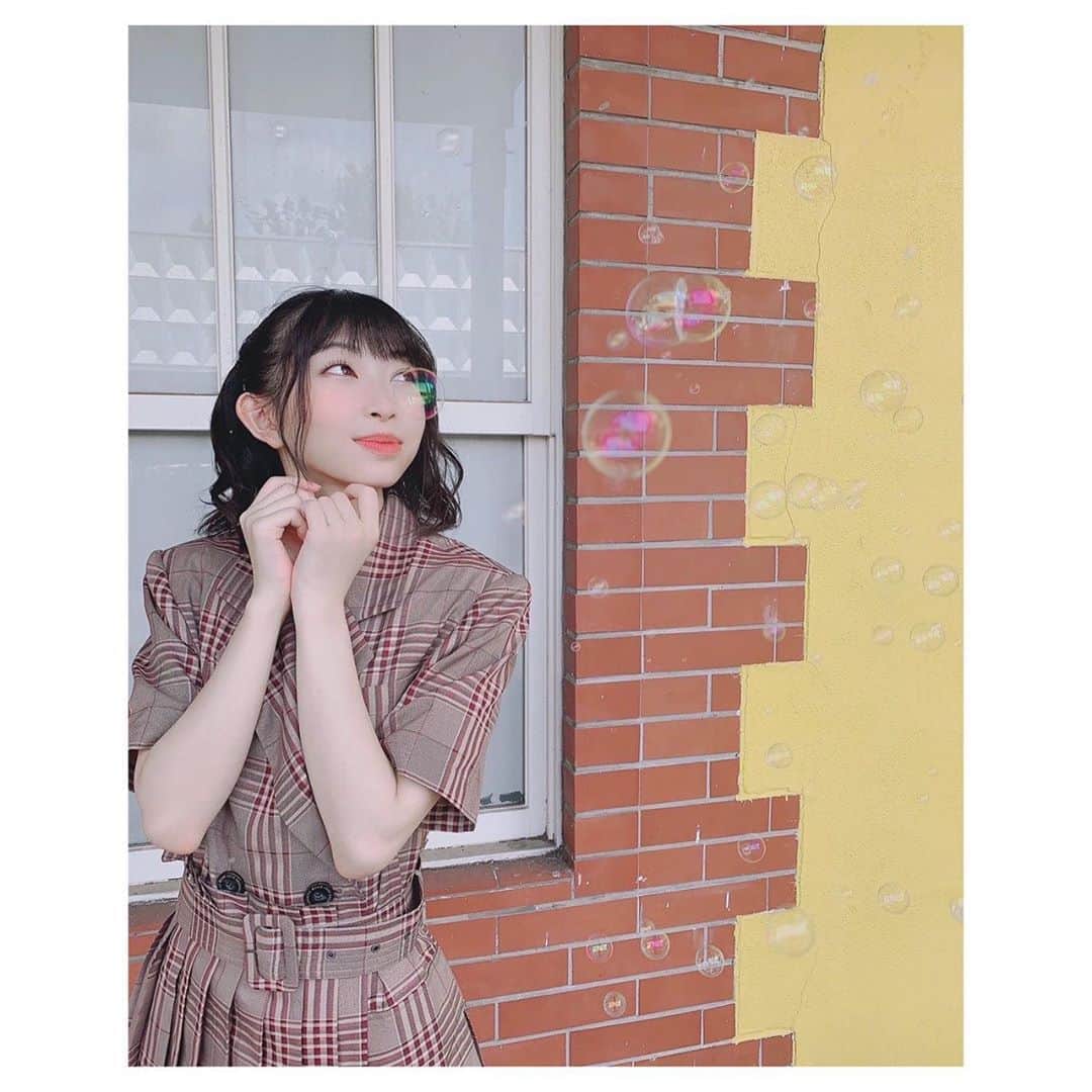 辻野かなみのインスタグラム：「❤︎﻿ ﻿ #かなみしふく﻿  ﻿ ワンピースとしても着れるけど… ジャケットとしても羽織れる🎶﻿ ﻿ #dzzit で購入したよ❣️﻿  ここは、可愛いオシャレなデザインの服がたくさんある💕﻿  ずっと気になってたお店で！ 嬉しくてたまりません🥰﻿ ﻿ 仁香とお揃い❤️  #としまえん さんで撮影の後！﻿ #撮影で使ったシャボン玉で遊んだよ🥳﻿ #photo byぴよ #instagood #instalike #followme」
