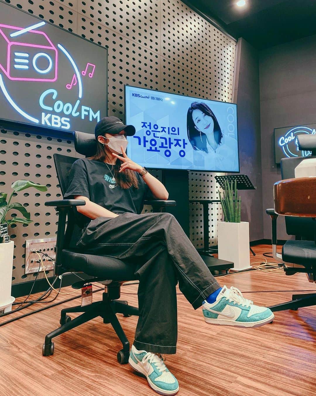 チョン・ウンジのインスタグラム：「#DUNKKASINA #THECREW #BUSAN 선물감사합니다 정기석선배님 부산카시나 아이덴티티 제대로🧞‍♂️ @kasina_official @longlivesmdc」