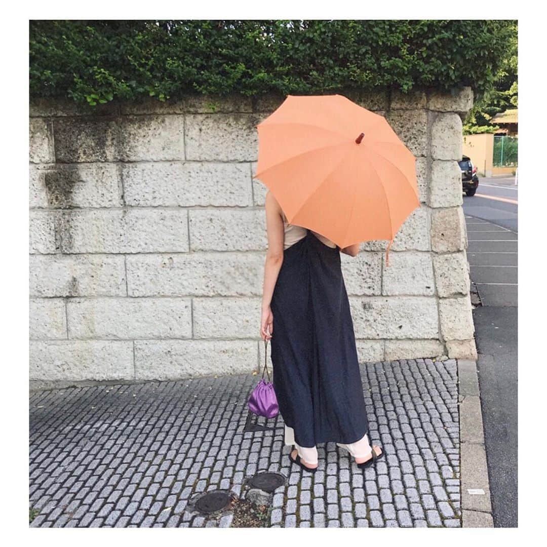 船曳ひろみさんのインスタグラム写真 - (船曳ひろみInstagram)「今年の夏は日傘が活躍してくれたなぁ。 特にどこにも行けず実家にも帰れなかった 夏が終わるよ〜🙃　 岡山帰りたいなぁ⚪️⚪️ #pi_ootd #todayful」9月2日 12時56分 - hiromi_funabiki
