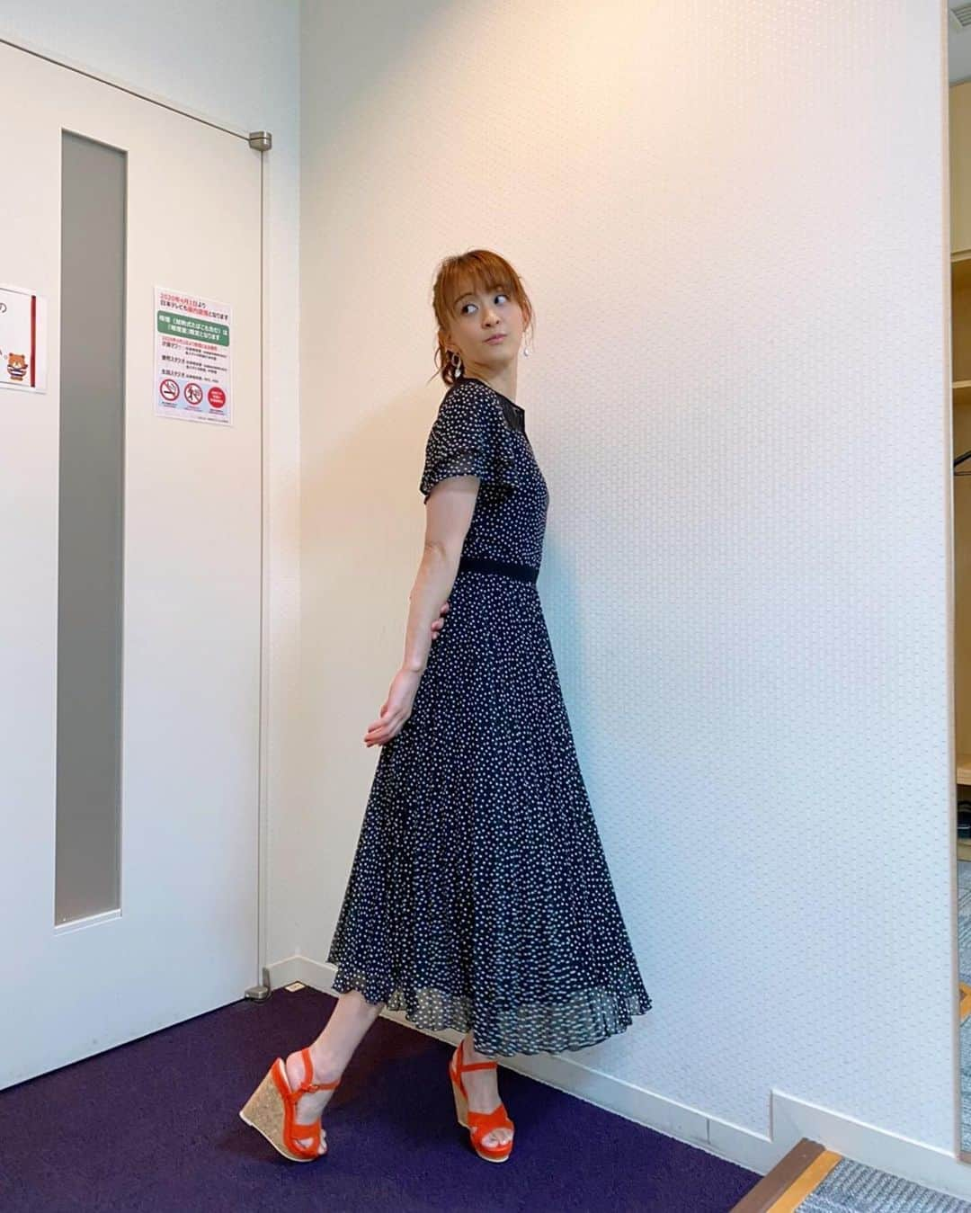 田中理恵さんのインスタグラム写真 - (田中理恵Instagram)「仰天ニュースで着ていたお洋服です。 @loulouwilloughby_official  ドットも大好き❤ モノトーンカラーも大好き❤ 素敵なワンピース👗でした😍🤍  皆さん、私はすごく元気ですよ😆😊」9月2日 12時53分 - riiiiiie611