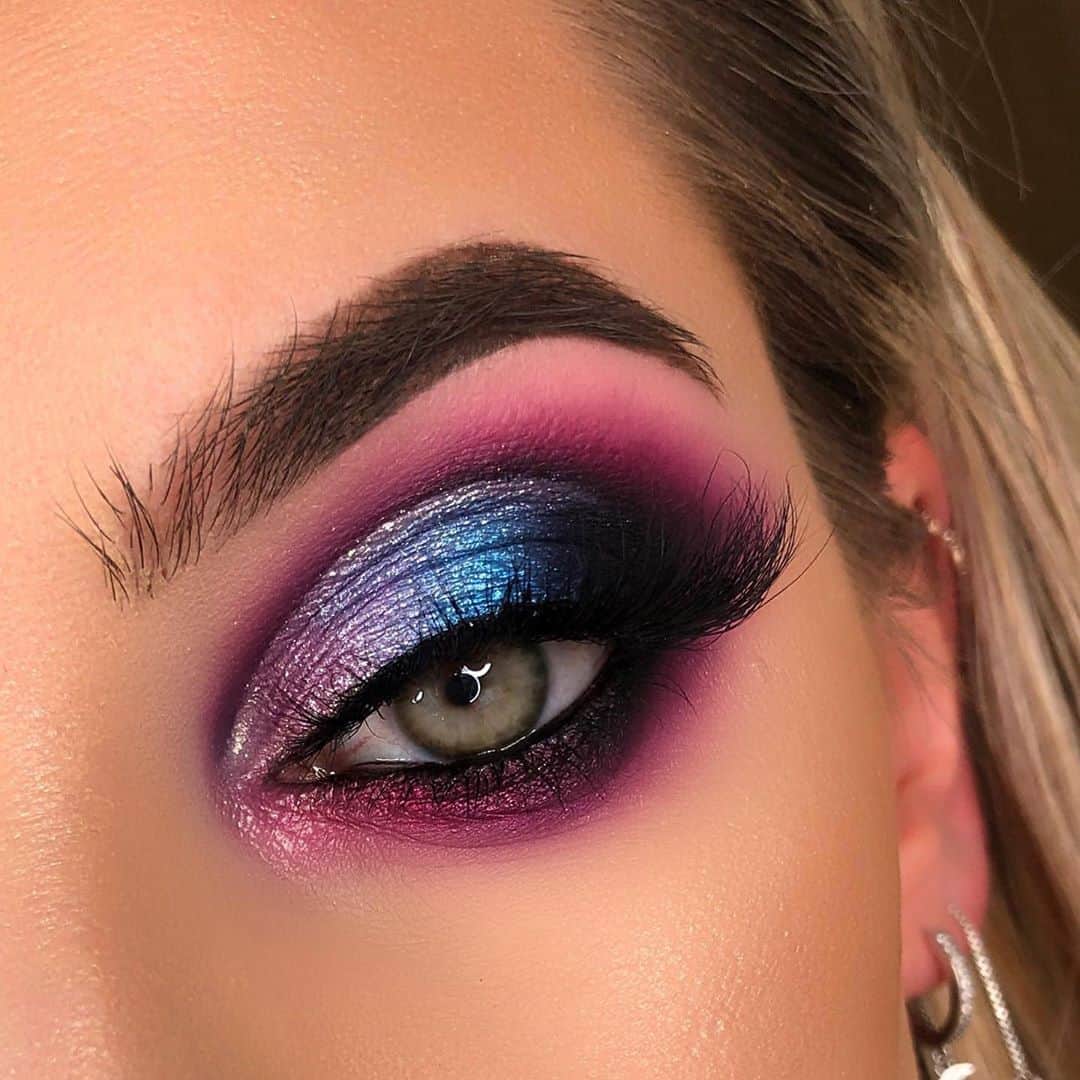 Anastasia Beverly Hillsさんのインスタグラム写真 - (Anastasia Beverly HillsInstagram)「Love this look @_makeup_by_aleks  Makeup details:  Amrezy Palette palette (Leo, Cupcake, Rezy, Barb, Šemsa, Yugo, BK )  Brows • #Dipbrow pomade in Medium Brown and Clear Brow Gel   Face • Luminous Foundation in shade 220N - set with Vanilla Loose Powder - Rosewood Bronzer」9月2日 13時05分 - anastasiabeverlyhills