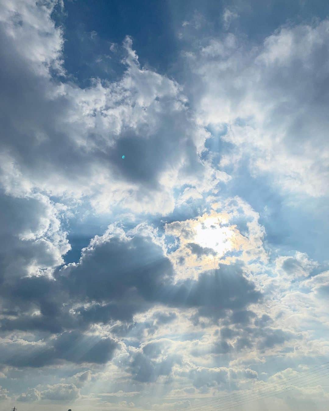 森下舞桜さんのインスタグラム写真 - (森下舞桜Instagram)「この前、すごく綺麗だったから️️️⛅️✨  次は晴天を撮りたい😊  最近空好きなんだ〜☺️  #空 #雲 #青空 #太陽 #写真 #sky #clouds #bluesky #sun #photo #하늘 #구름 #푸른하늘 #태양 #사진」9月2日 13時11分 - morishita_mao