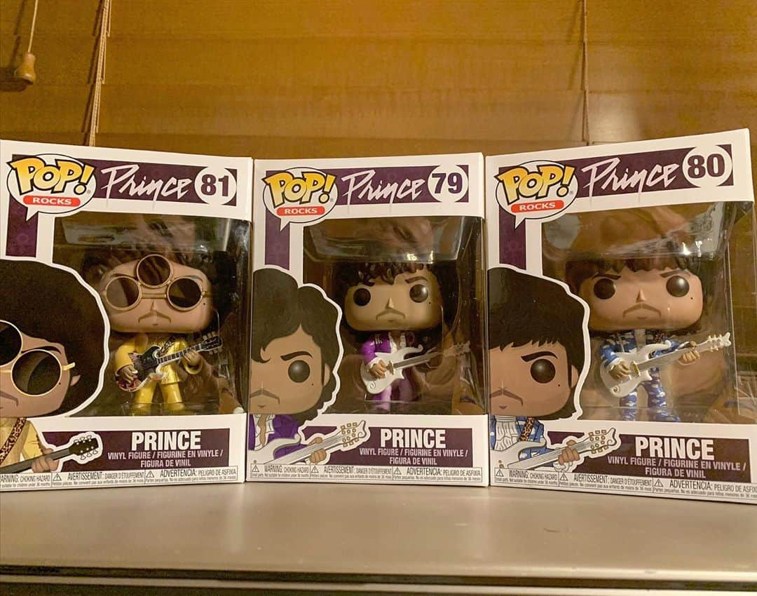 Jaeyoon Choiのインスタグラム：「#프린스 3종세트 모셔옴 Three #Prince with two clouds and a VOX #funko」