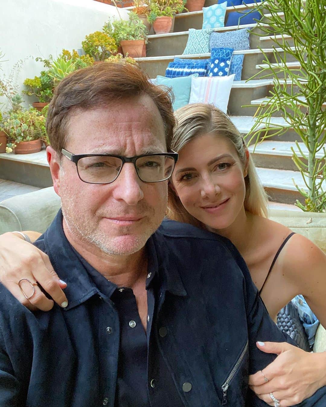 ボブ・サゲットのインスタグラム：「First date night out in a very long time socially distanced and safe with my beautiful wife @eattravelrock (legal name). Felt good to get out and better to get back home too. 😷❤️😷」